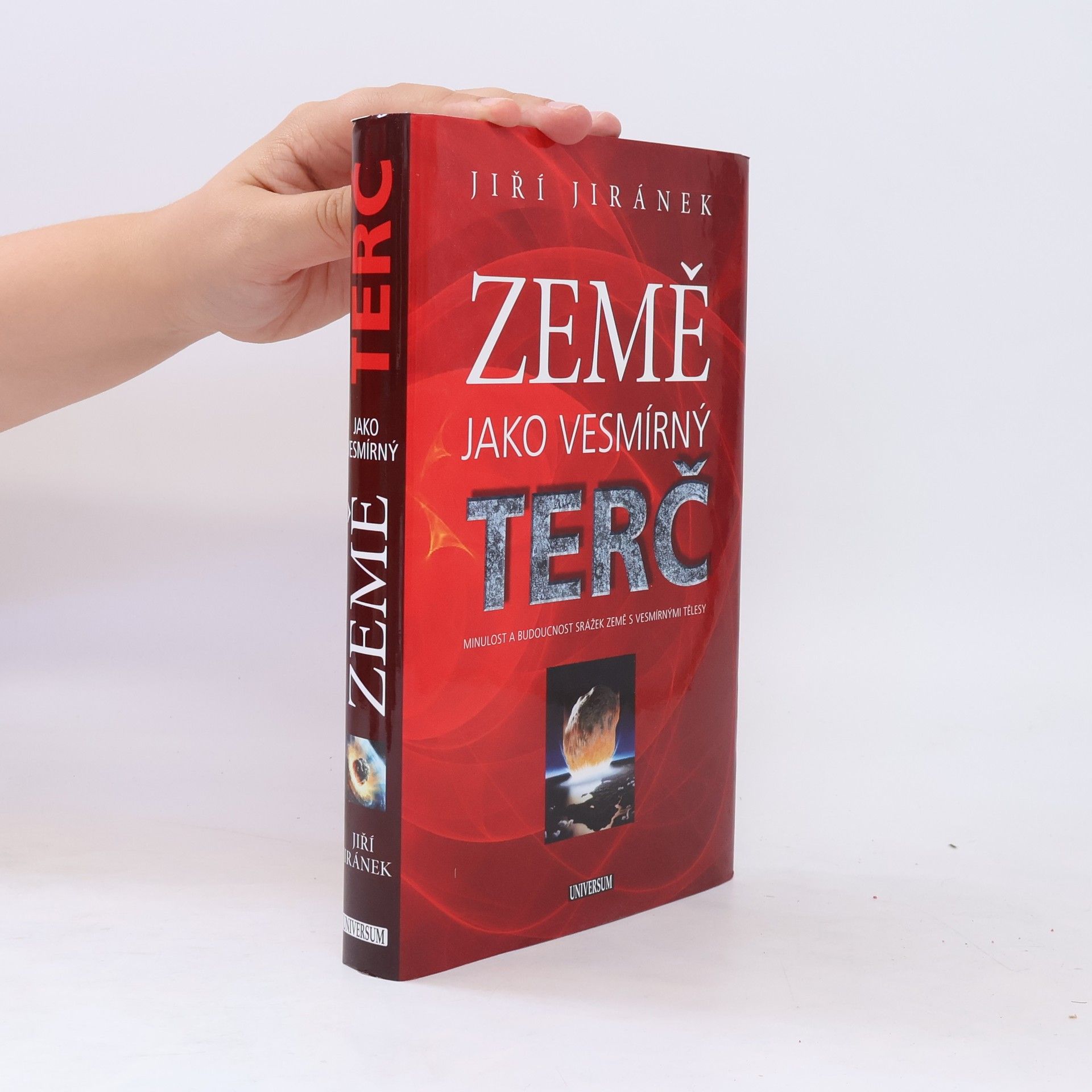 Jiří Jiránek Země jako vesmírný terč : minulost a budoucnost srážek Země s vesmírnými tělesy