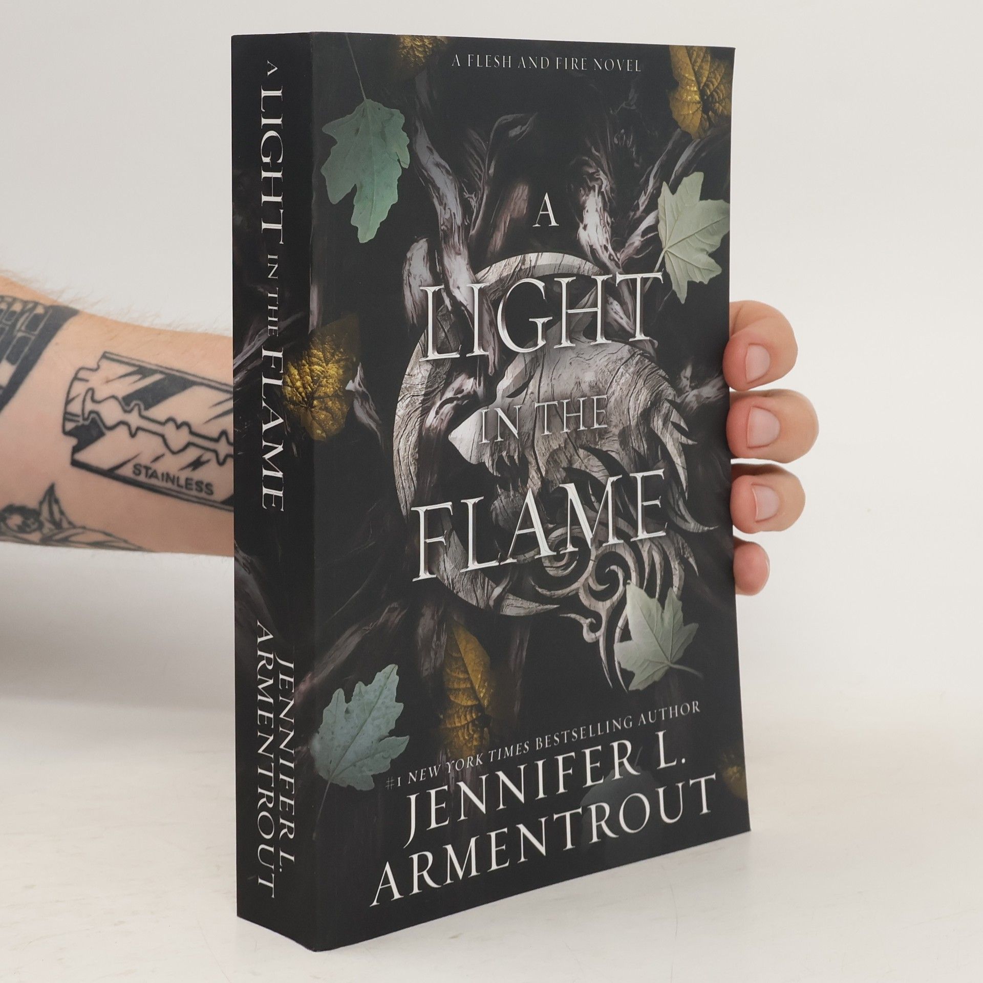 Jennifer L. Armentrout A Light in the Flame