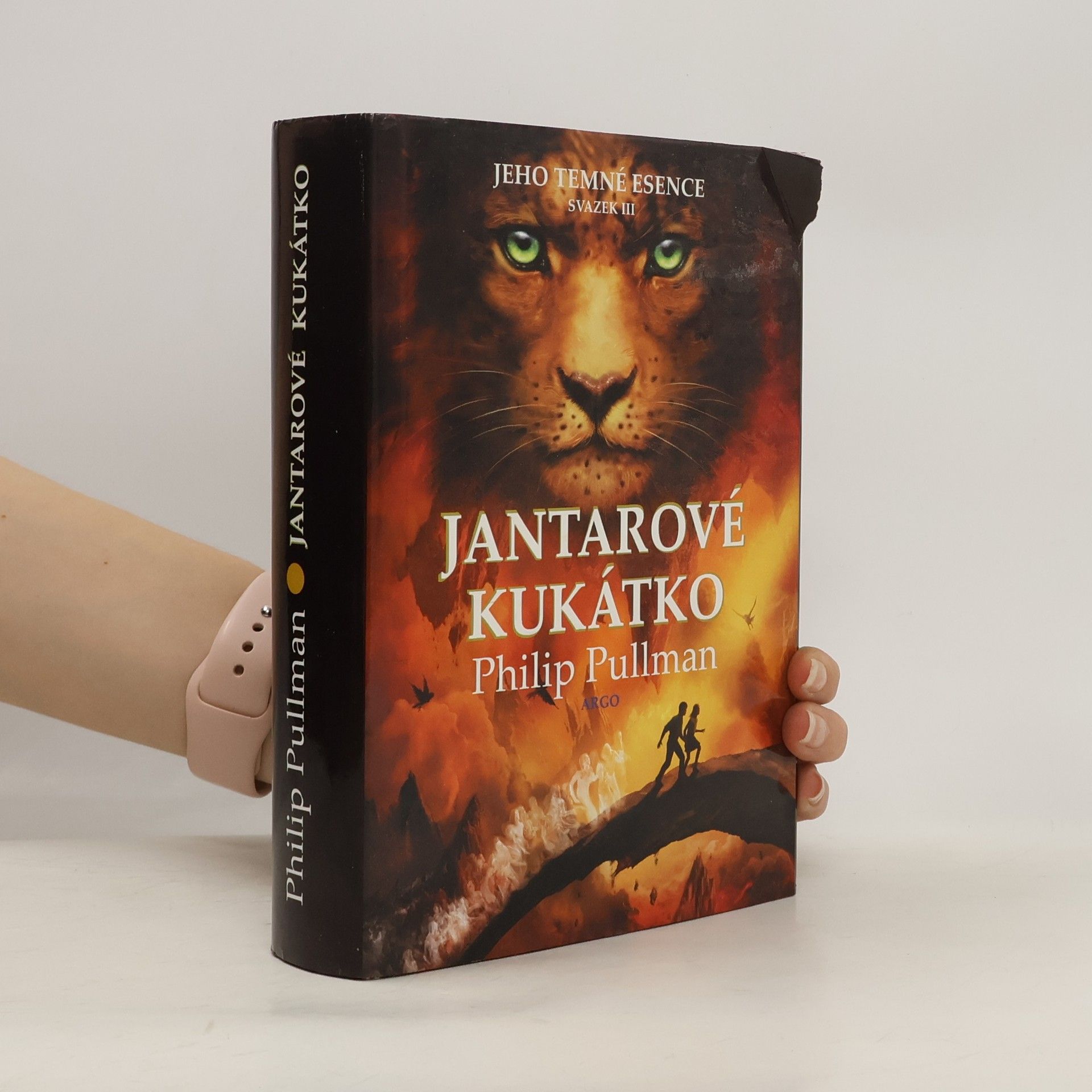 Philip Pullman Jeho temné esence. Svazek III, Jantarové kukátko