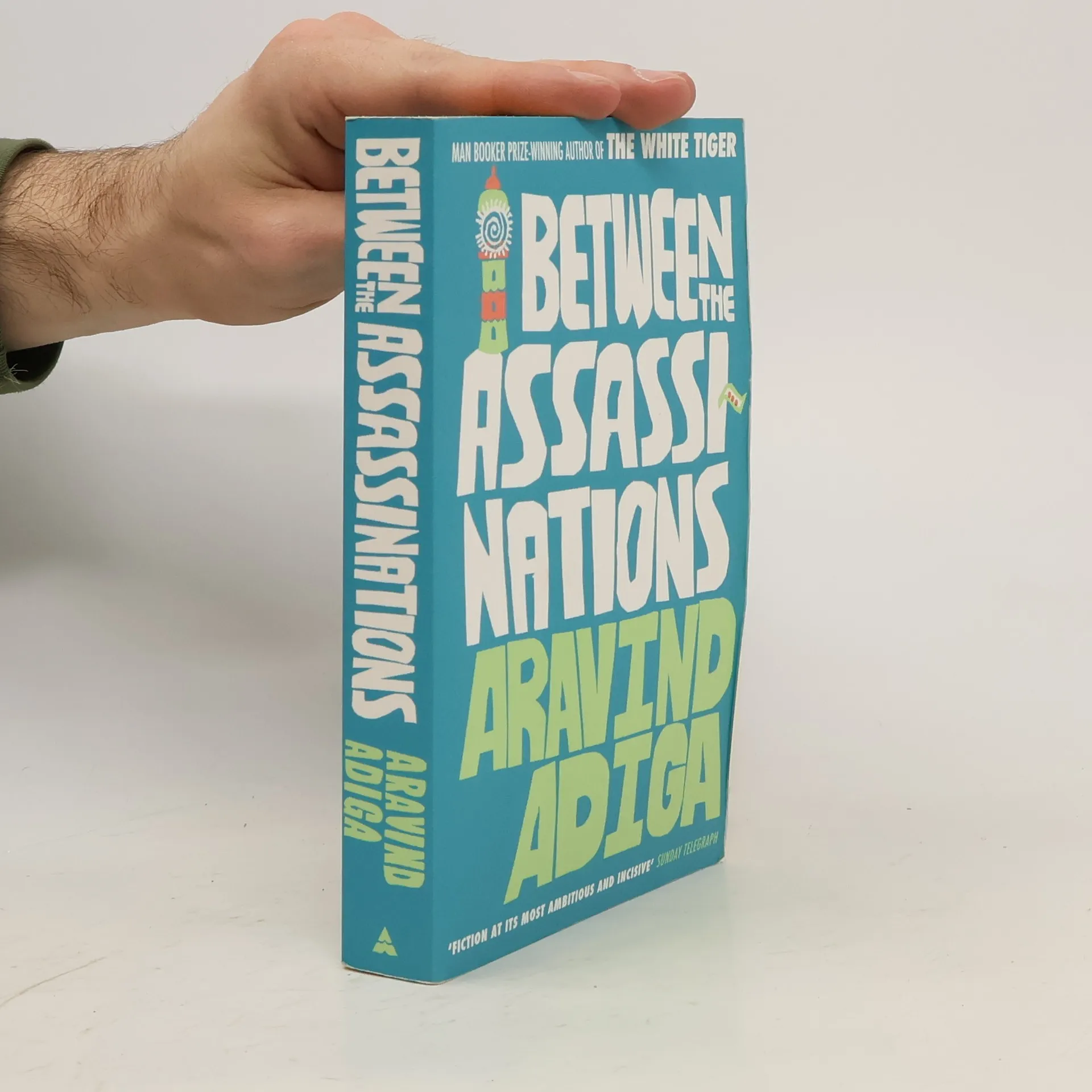 Between the Assassinations | Book | Paperback | Aravind Adiga | EN