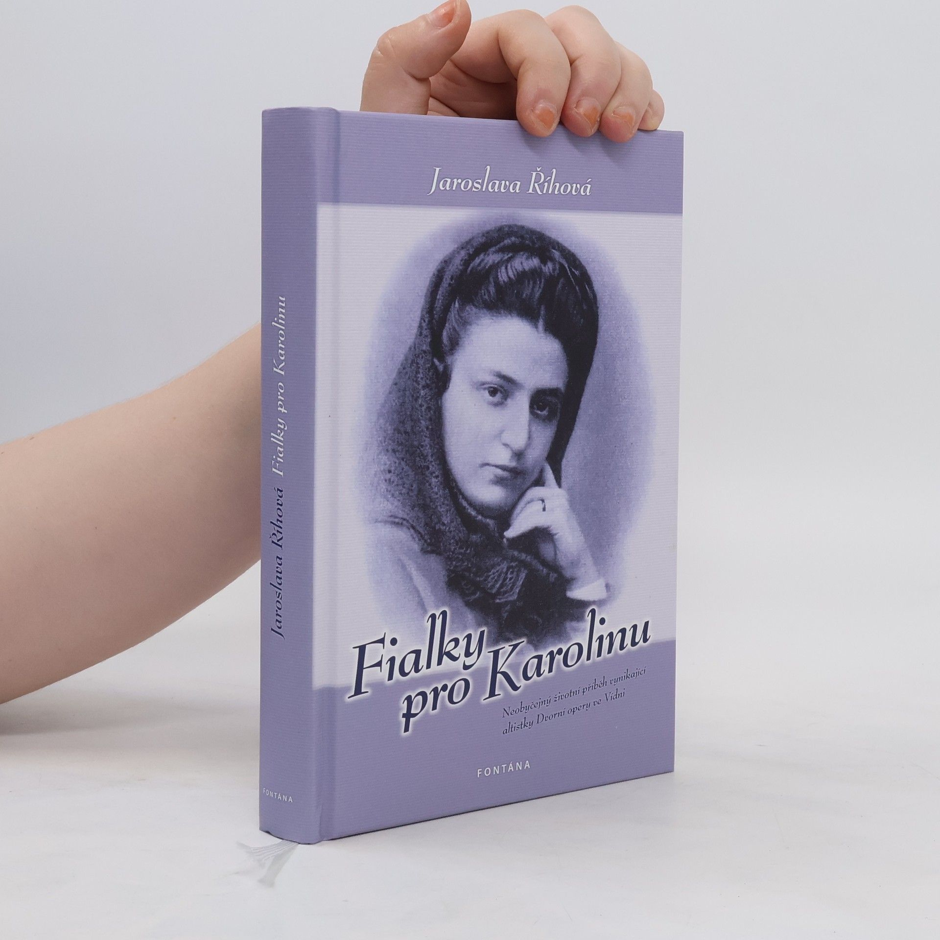 Jaroslava Říhová Fialky pro Karolinu