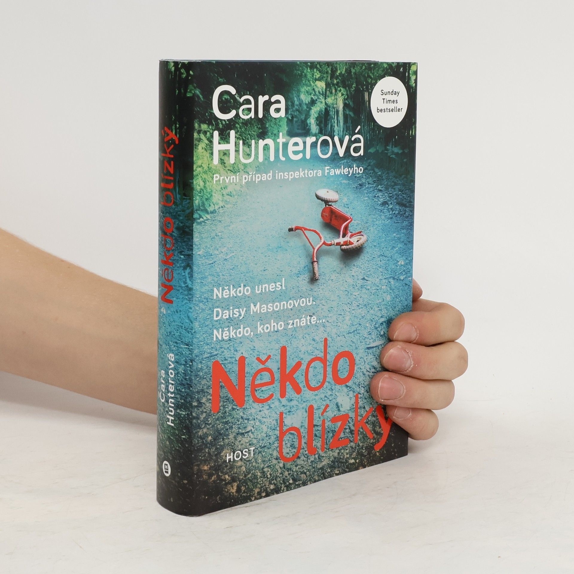 Cara Hunter Někdo blízký. První případ inspektora Fawleyho