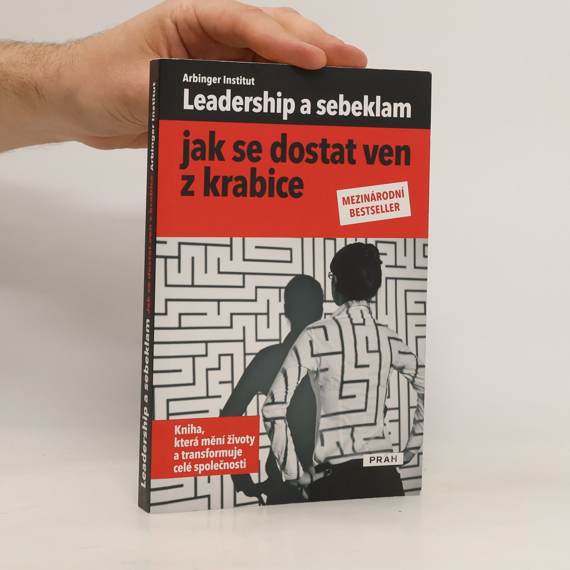 kolektiv Leadership a sebeklam. Jak se dostat ven z krabice