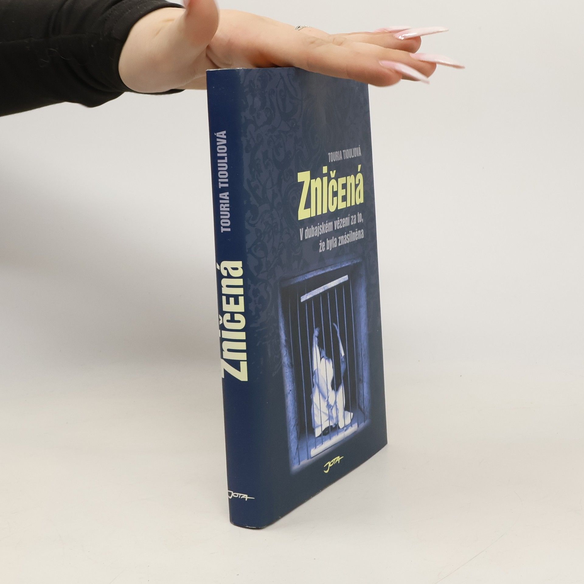 Touria Tiouli Zničená : v dubajském vězení za to, že byla znásilněna