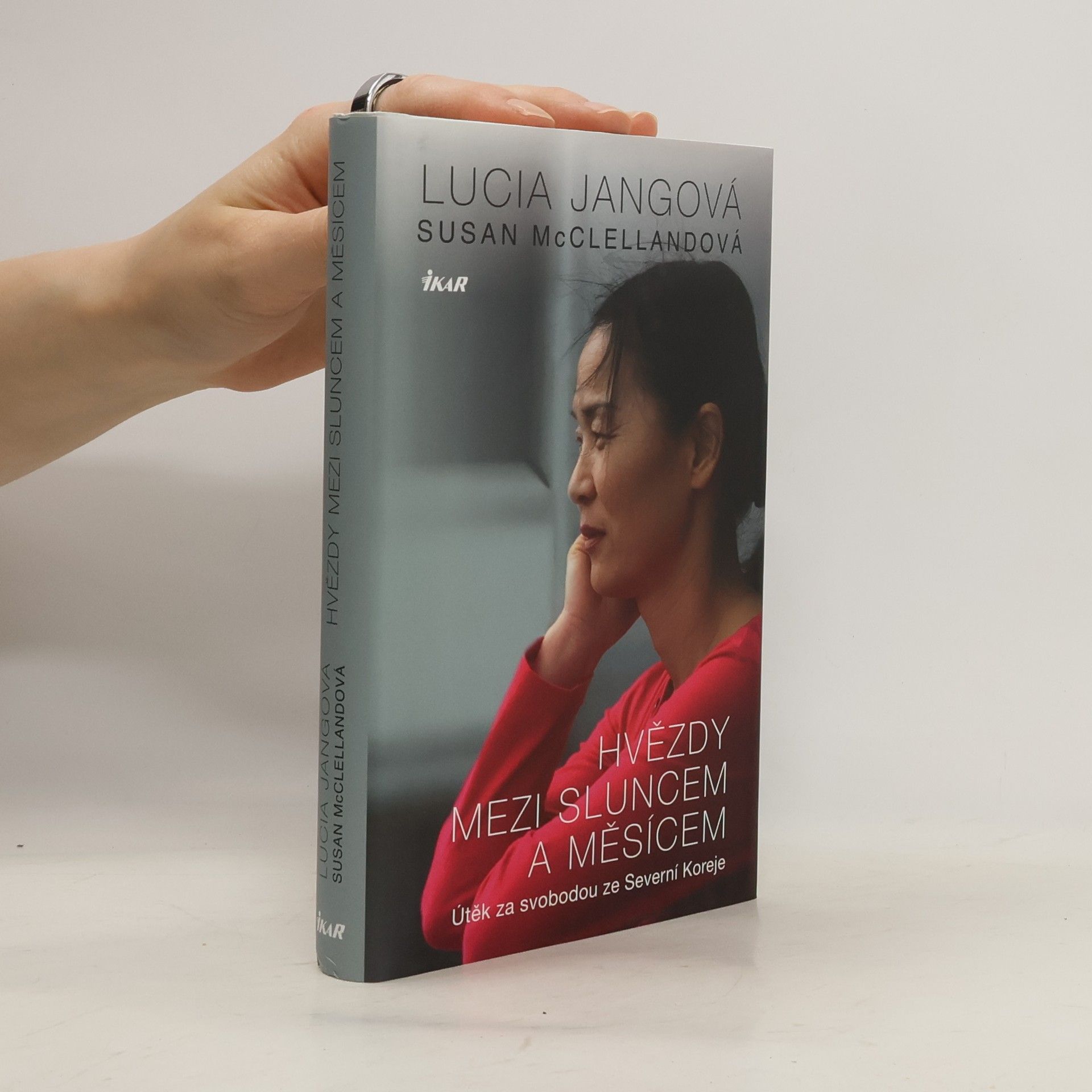 Lucia Jang Hvězdy mezi sluncem a měsícem : útěk za svobodou ze Severní Koreje