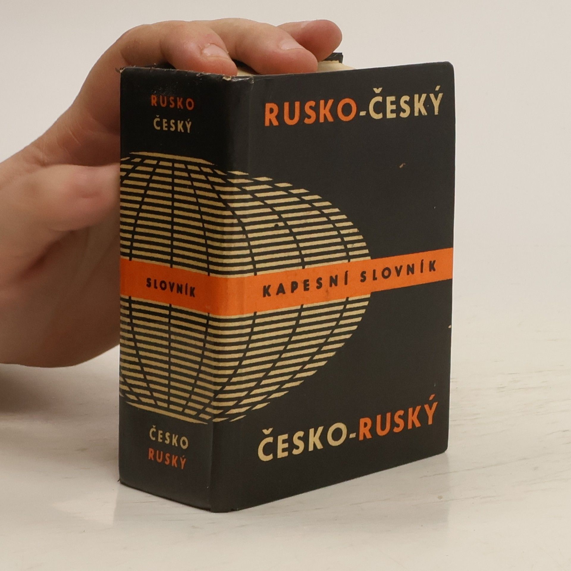Jelizaveta Dvořáková Rusko-český a česko-ruský kapesní slovník