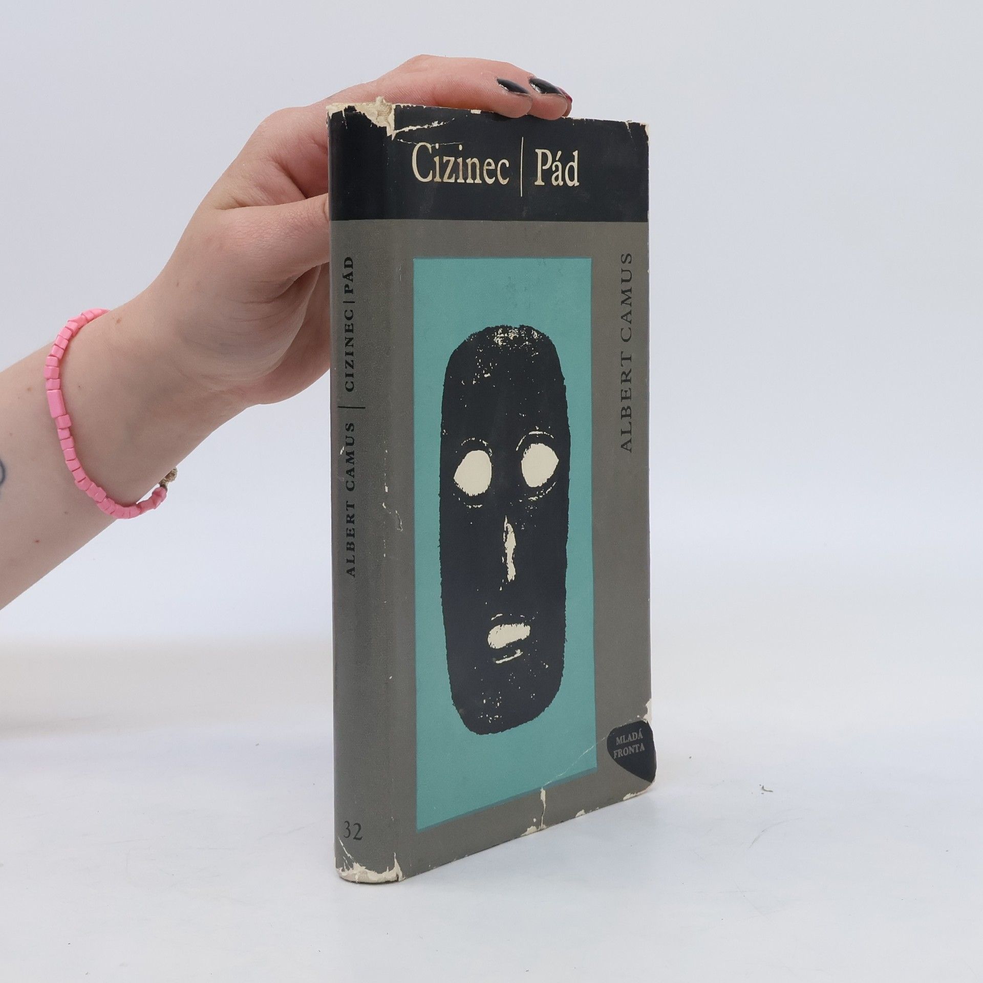 Albert Camus Cizinec. Pád