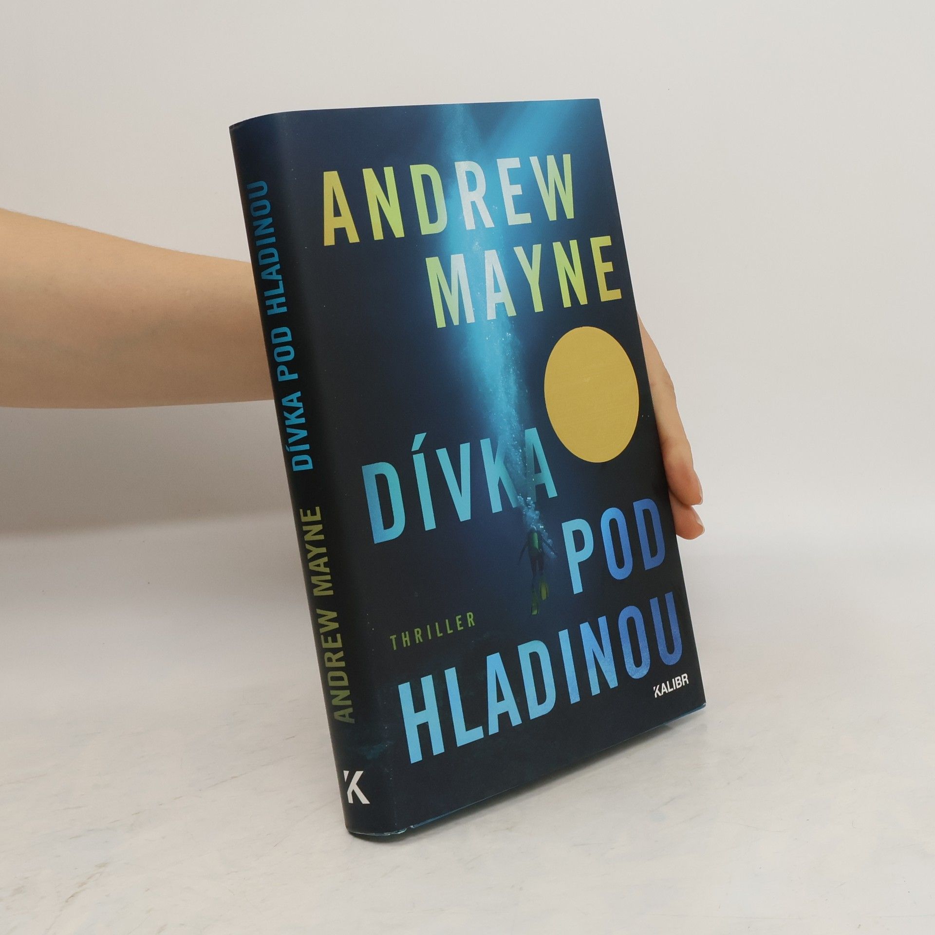 Andrew Mayne Dívka pod hladinou