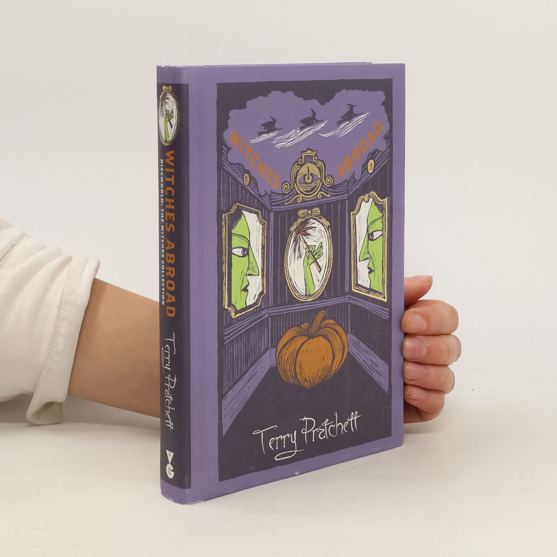 Terry Pratchett Witches Abroad. Discworld: Witches Collect