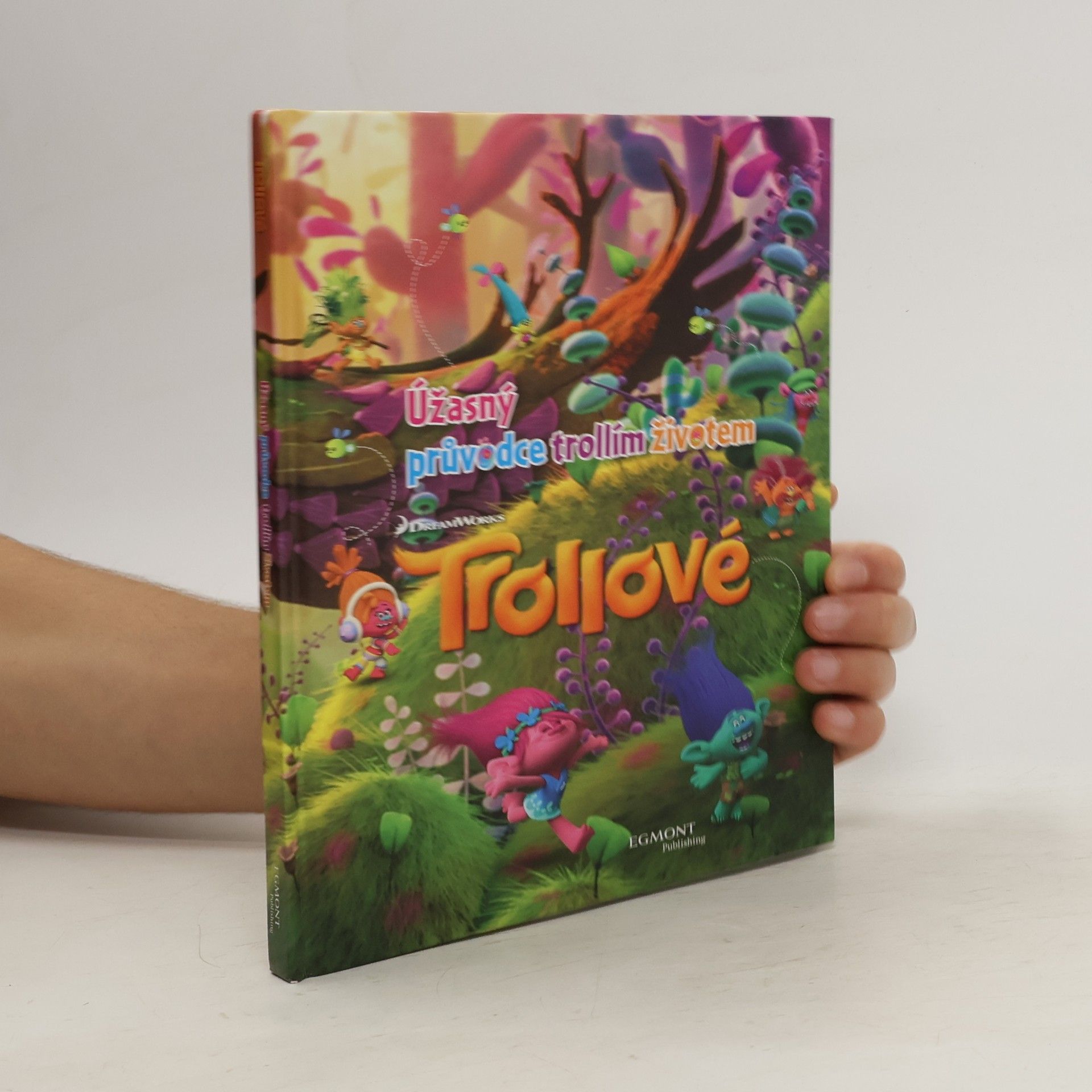 kolektiv Trollové: úžasný průvodce trollím životem