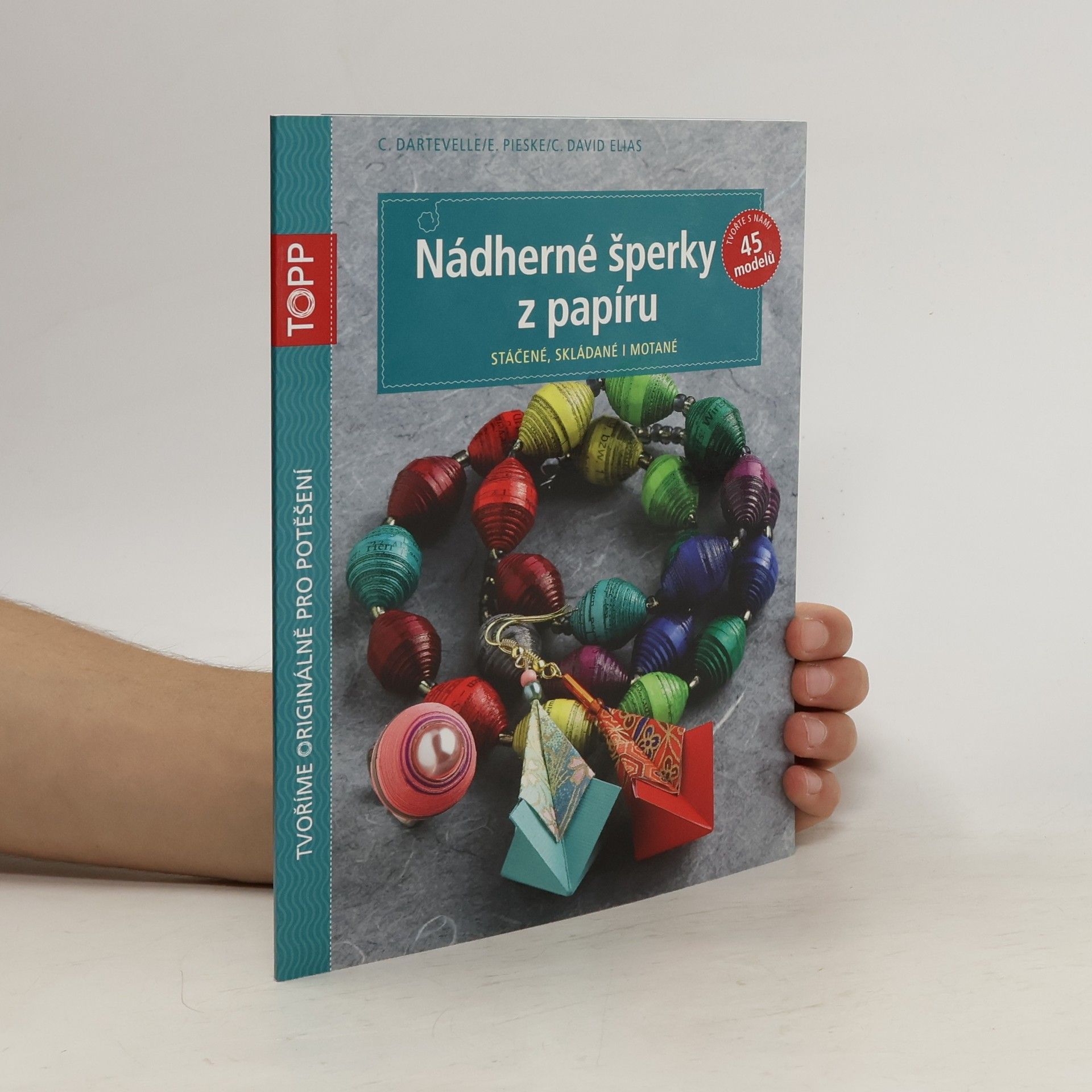 Claudio Dartevelle Nádherné šperky z papíru