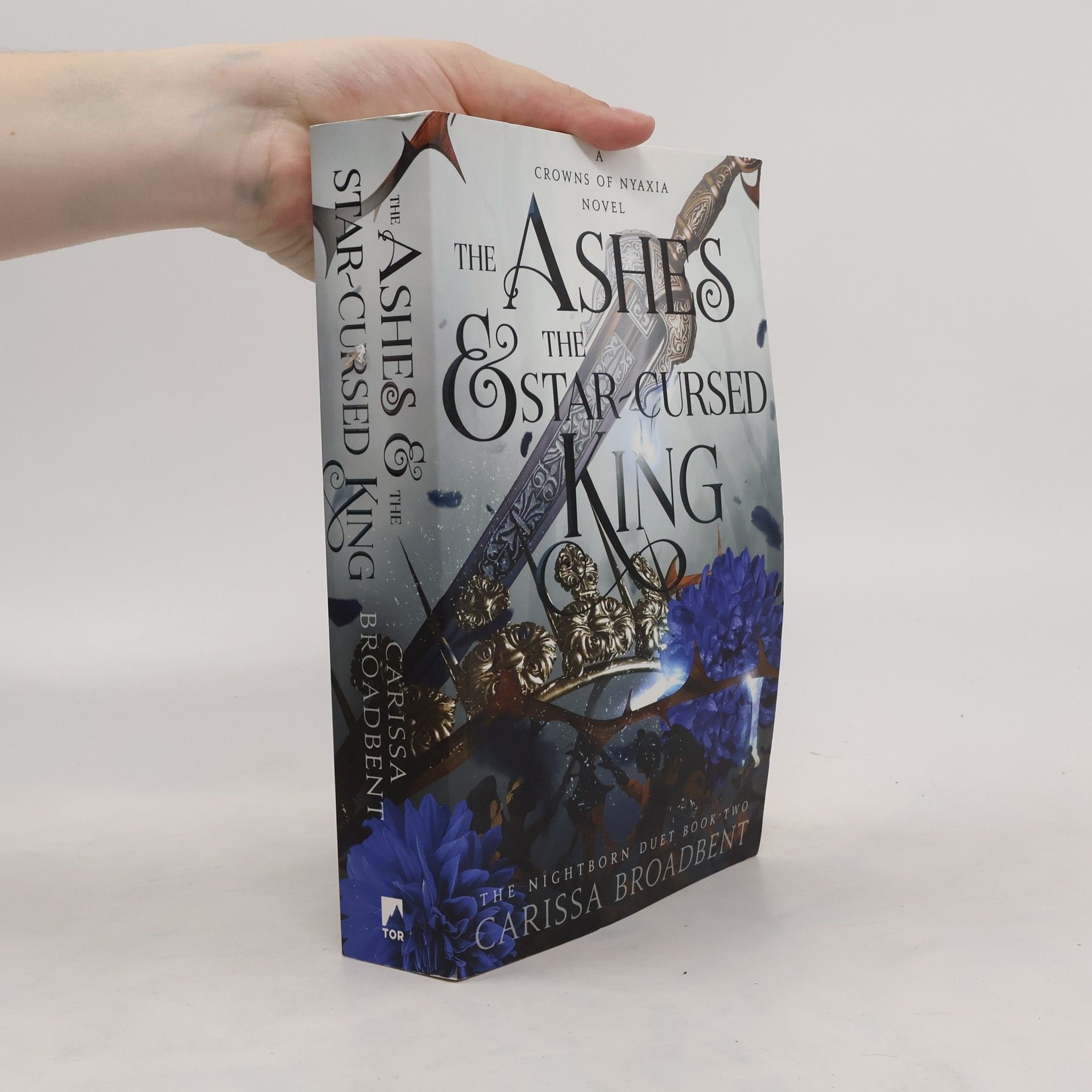 Carissa Broadbent Crowns of Nyaxia 2. The Ashes and the Star-Cursed King