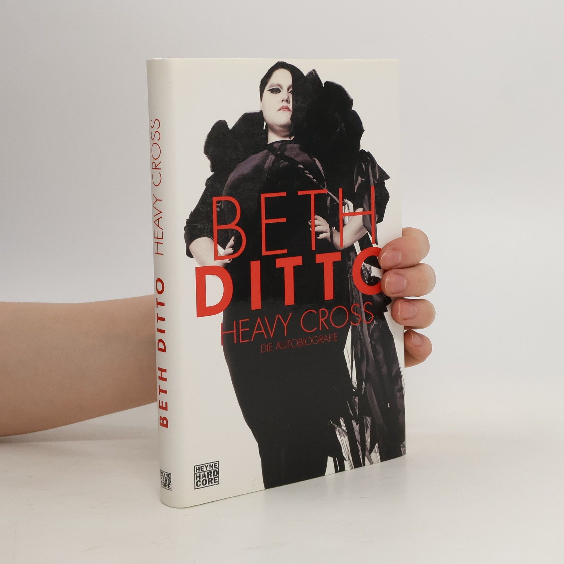 Beth Ditto Heavy cross