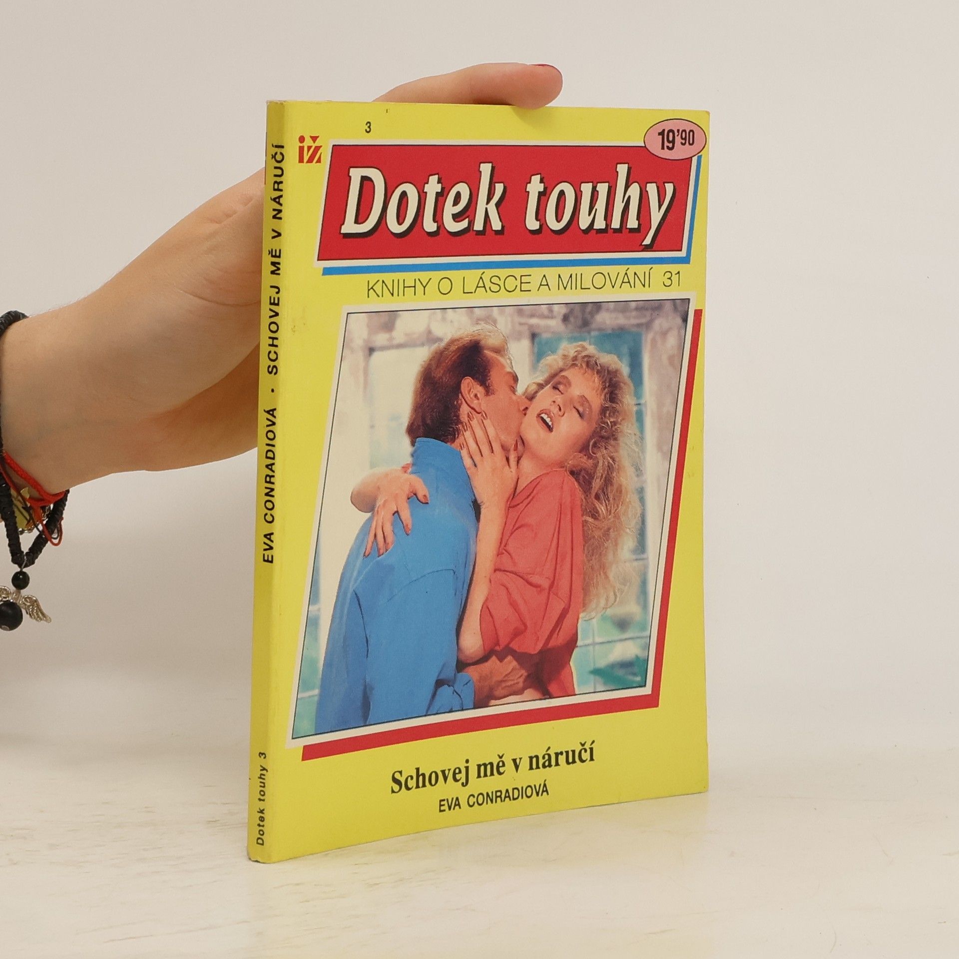 Eva Conradi Schovej mě v náruči