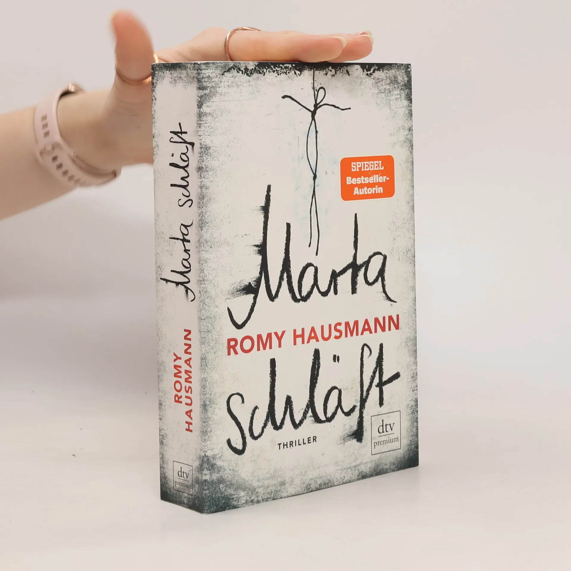 Marta schläft | Book | Paperback | Romy Hausmann | DE