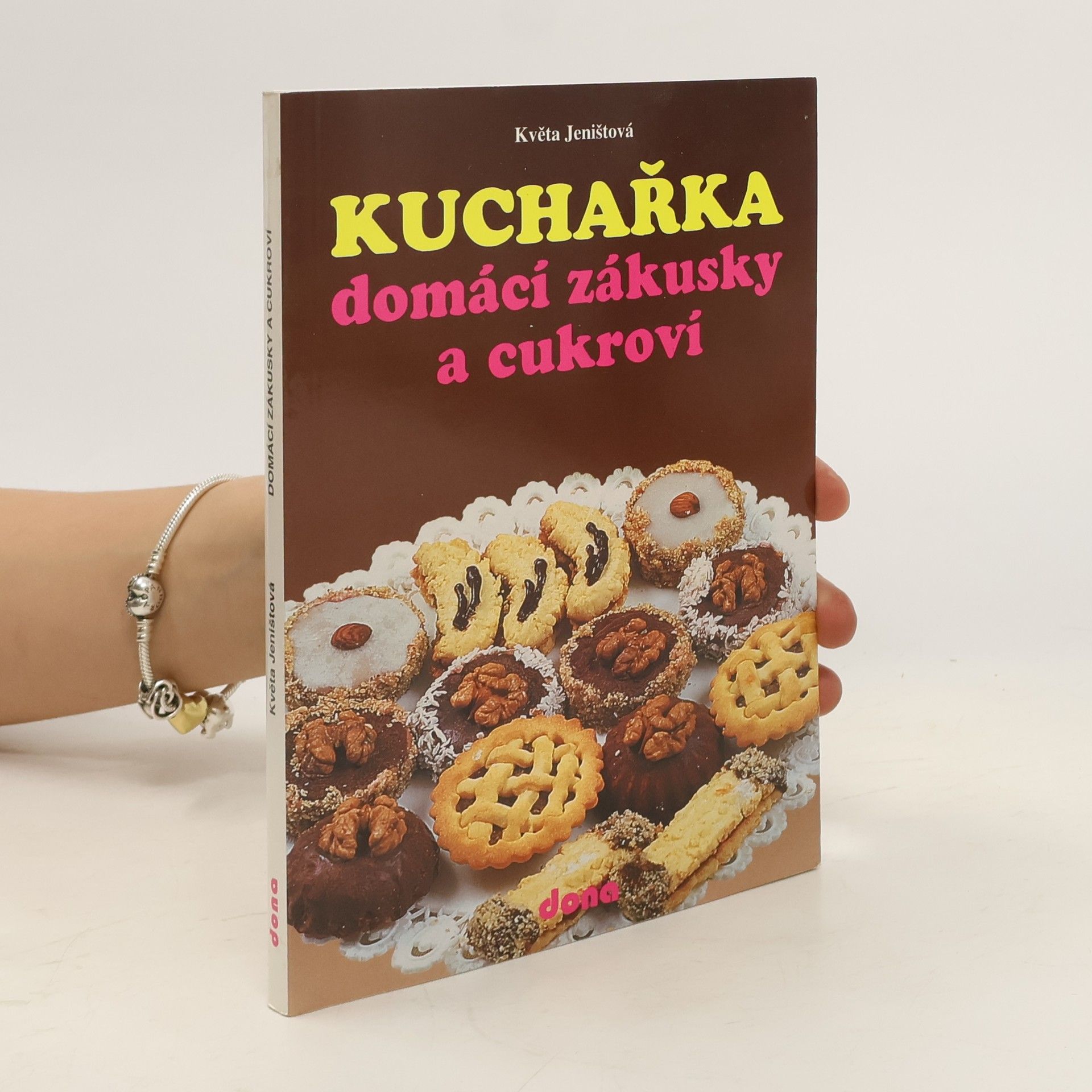 Miloslav Martenek Kuchařka: Domácí zákusky a cukroví