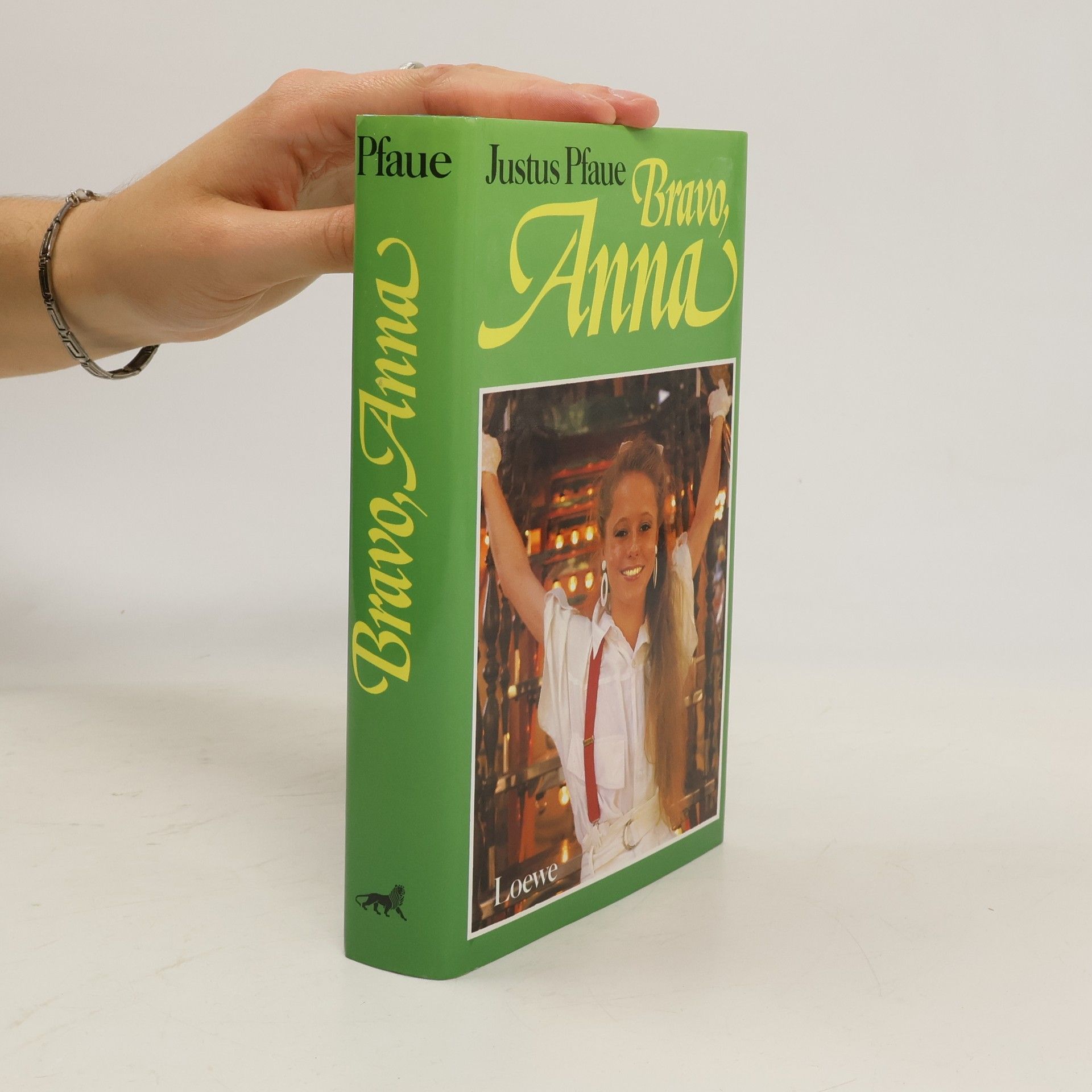 Justus Pfaue Bravo, Anna