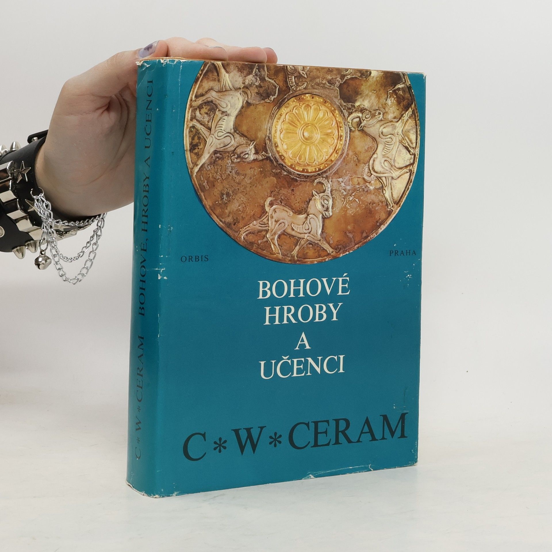 C. W. Ceram Bohové, hroby a učenci