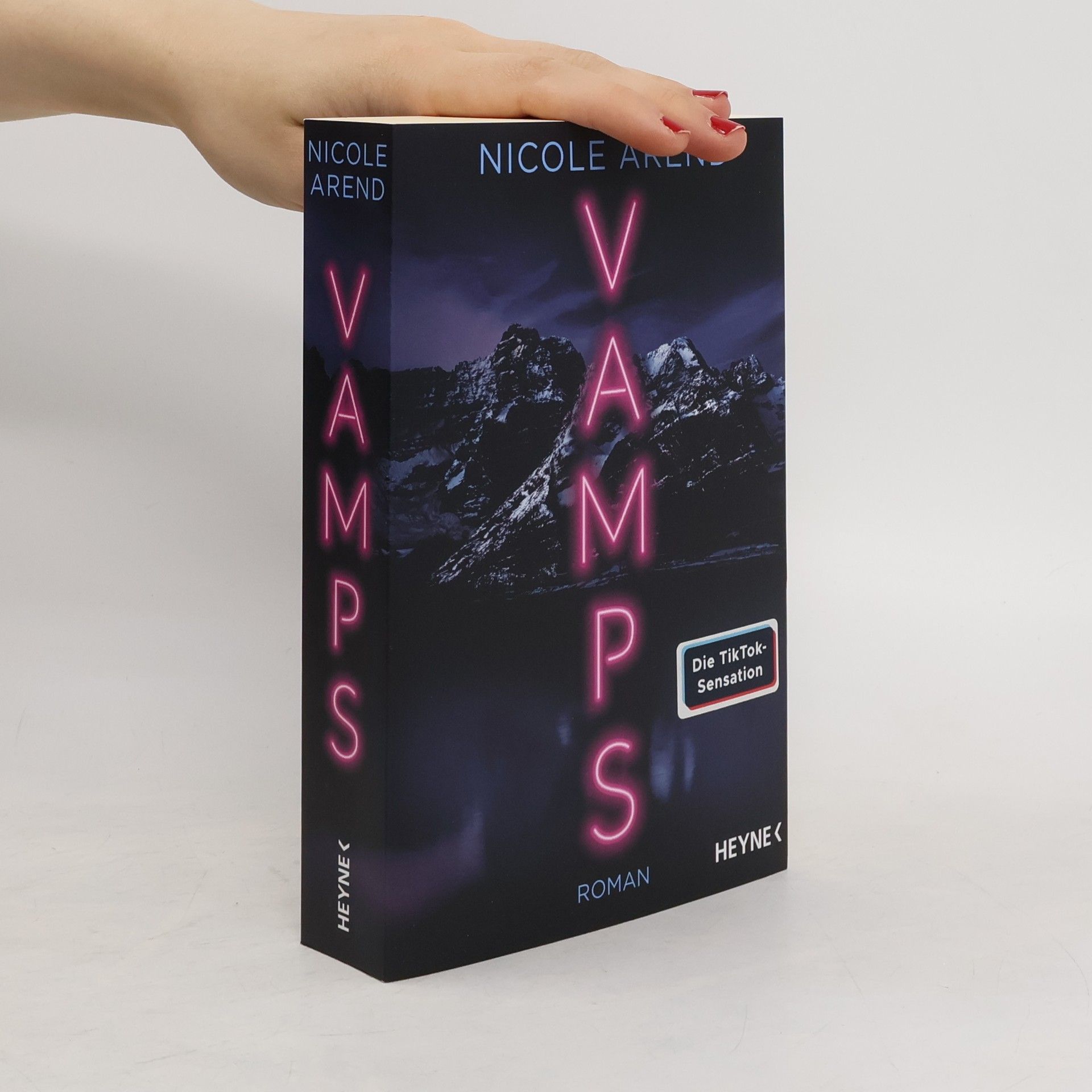 Nicole Arend Vamps