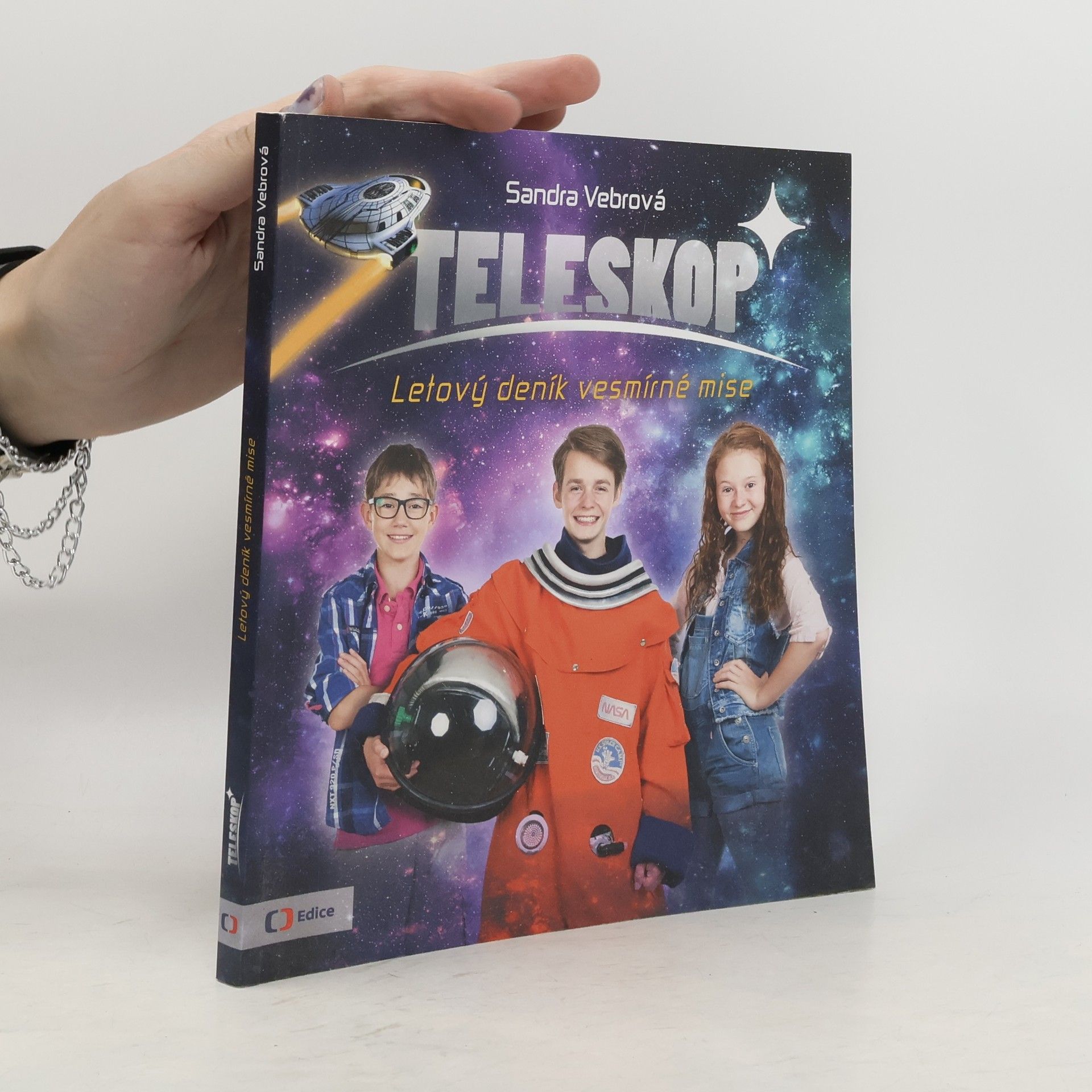 Sandra Vebrová Teleskop : letový deník vesmírné mise