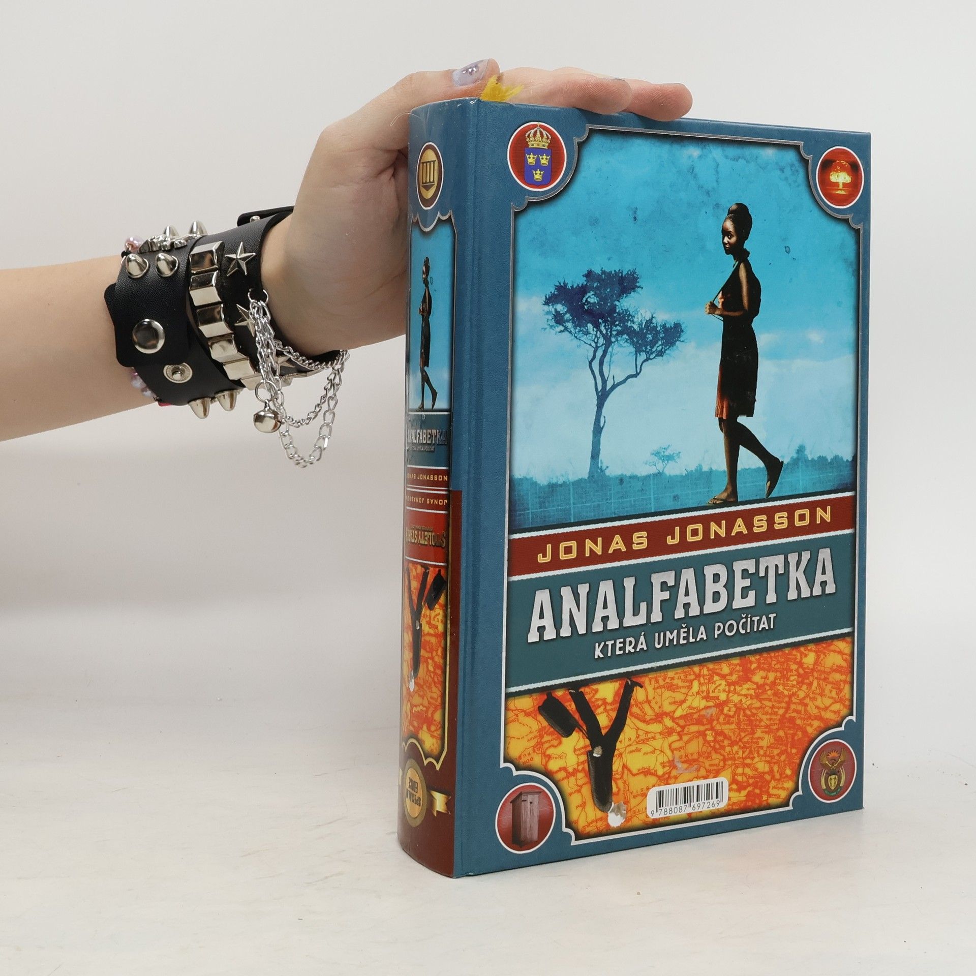 Analfabetka, která uměla počítat ; Stoletý stařík, který vylezl z okna a zmizel