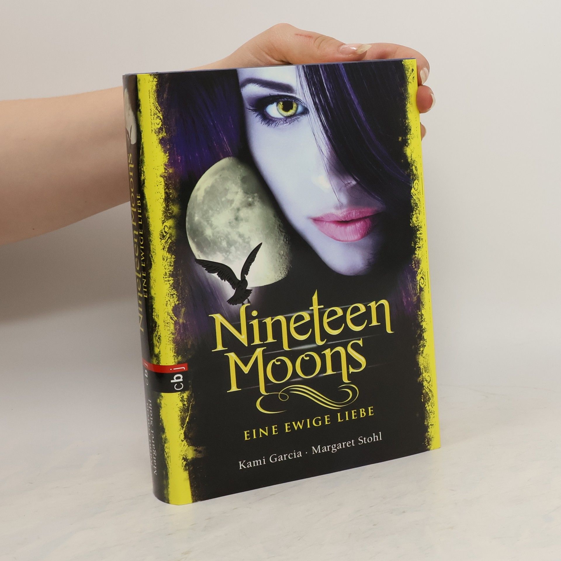 Kami Garcia Nineteen moons