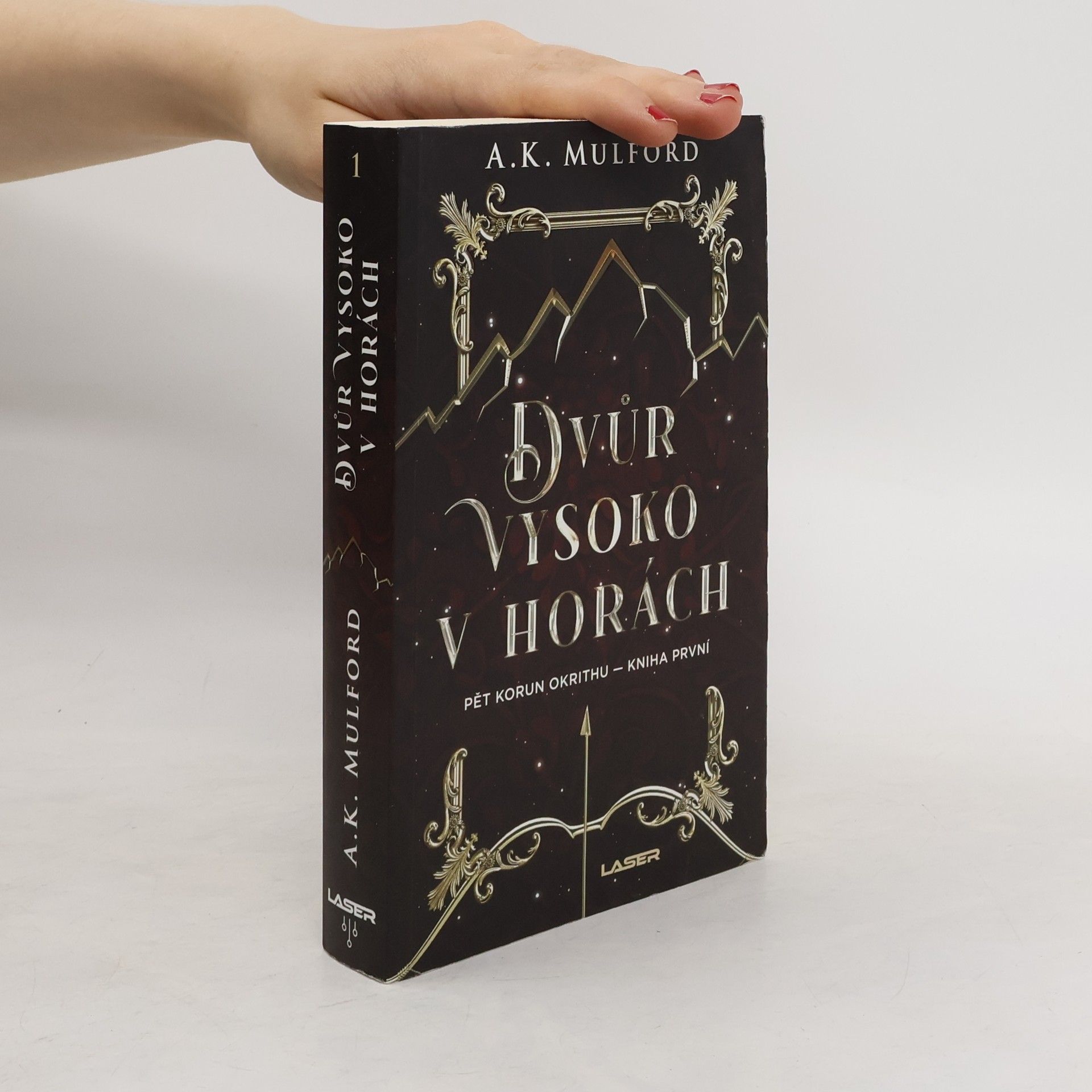 A. K. Mulford Dvůr vysoko v horách