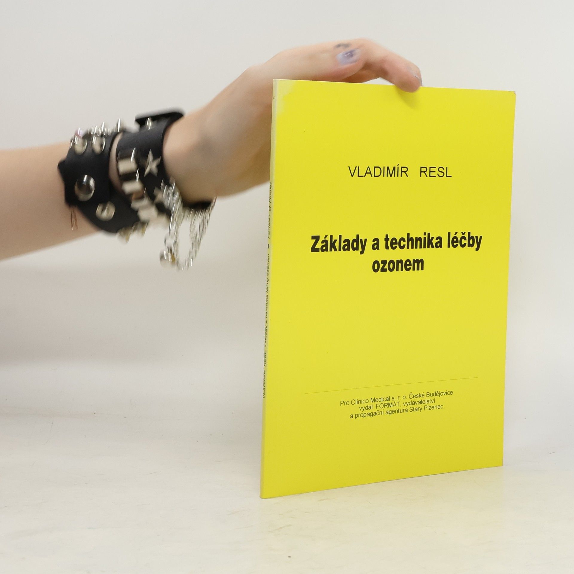 Vladimír Resl Základy a technika léčby ozonem