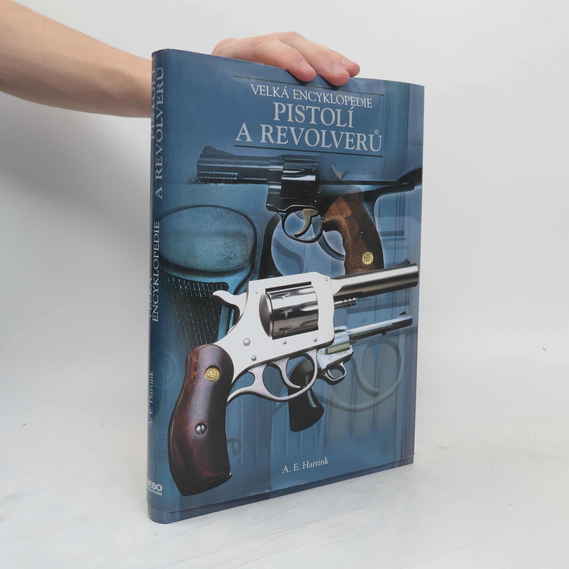 A. E. Hartink Velká encyklopedie pistolí a revolverů
