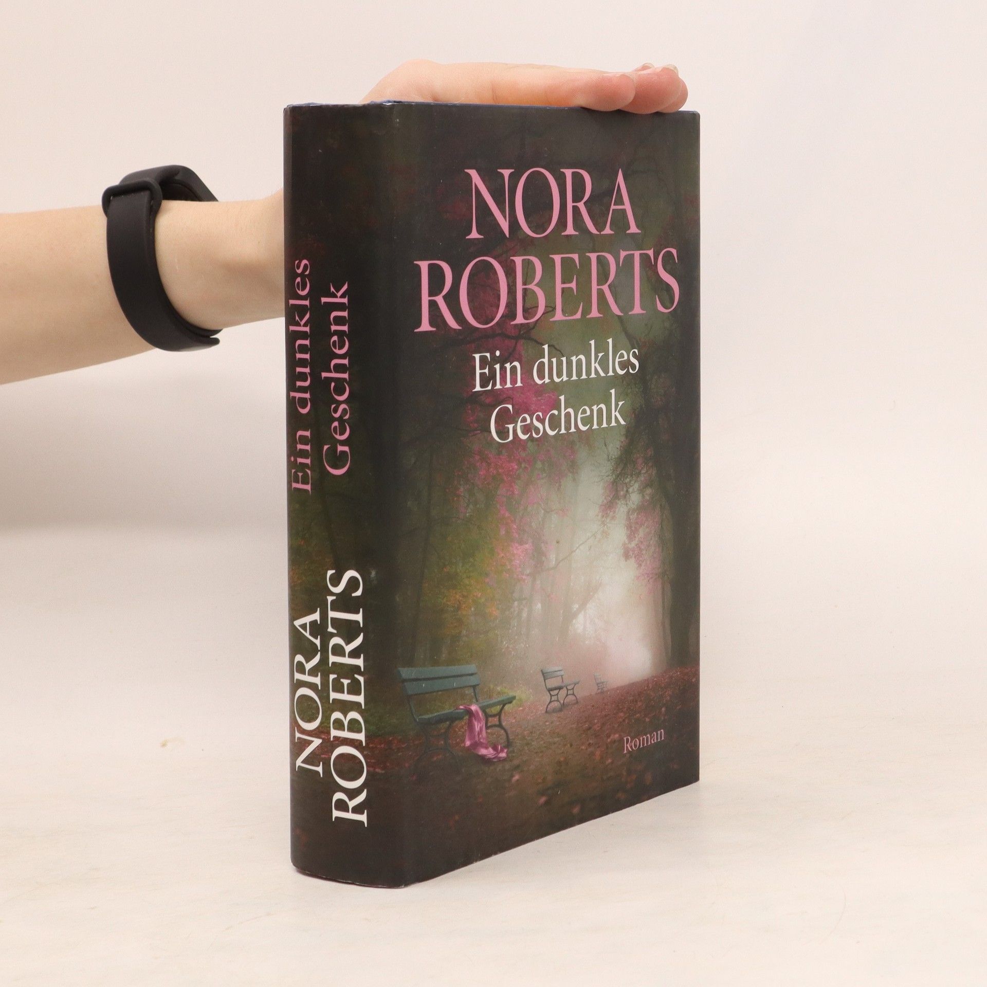 Nora Roberts Ein dunkles Geschenk