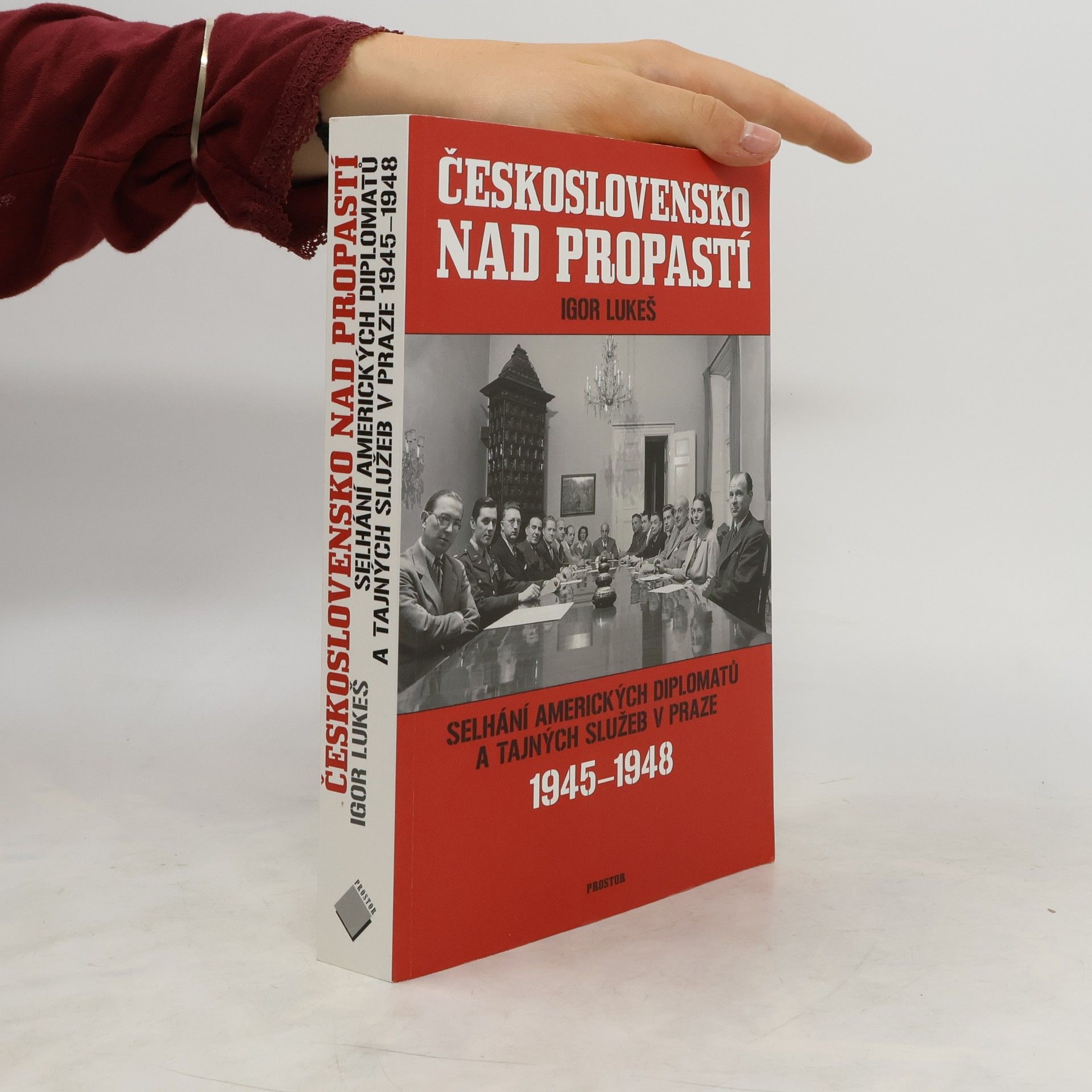 Igor Lukeš Československo nad propastí : selhání amerických diplomatů a tajných služeb v Praze 1945-1948