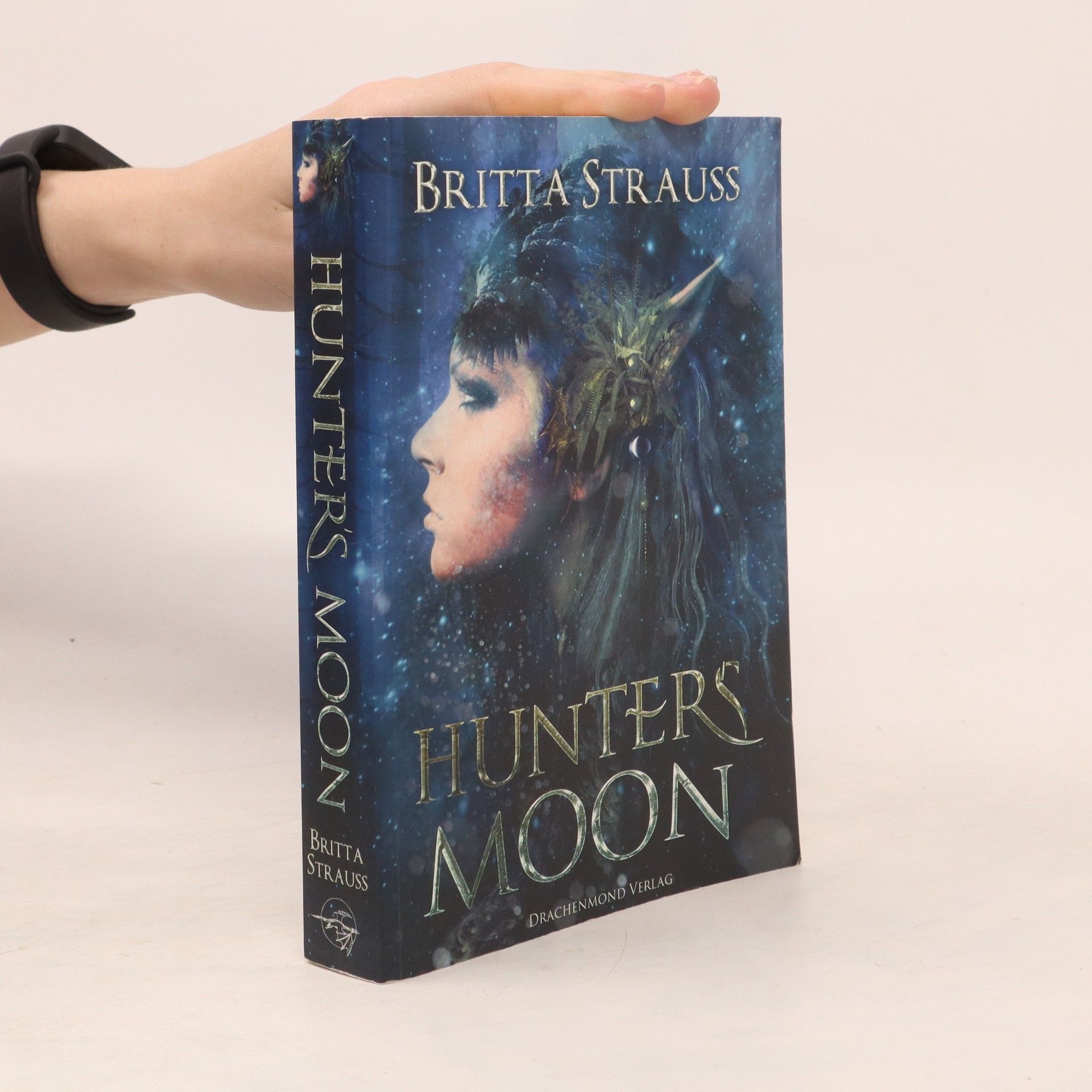Britta Strauss Hunter's moon