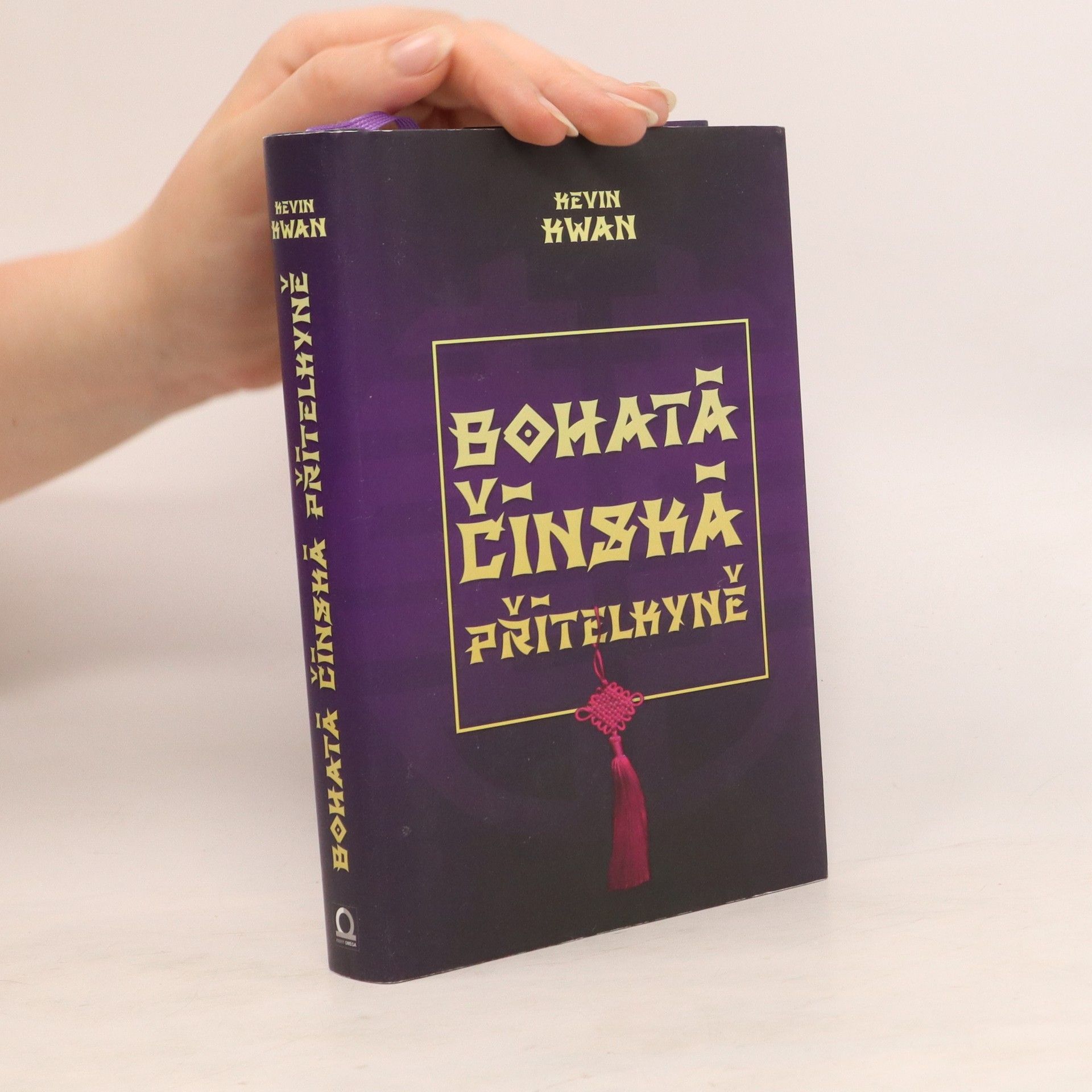 Kevin Kwan Bohatá čínská přítelkyně. Šíleně bohatí Asiati 2