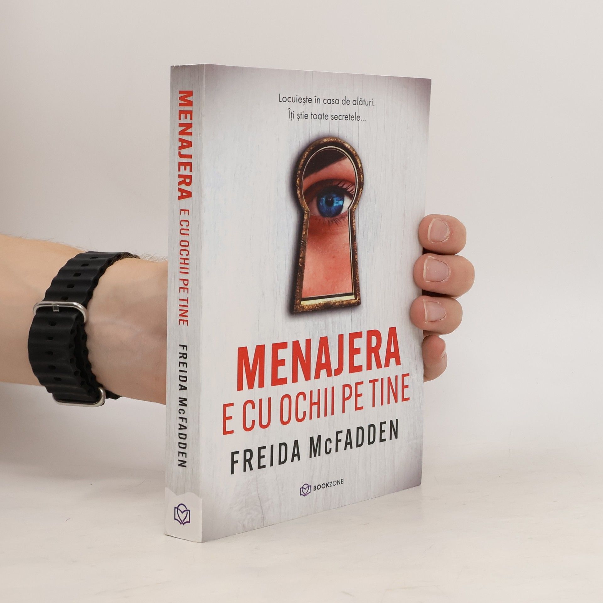 Freida McFadden Menajera e cu ochii pe tine