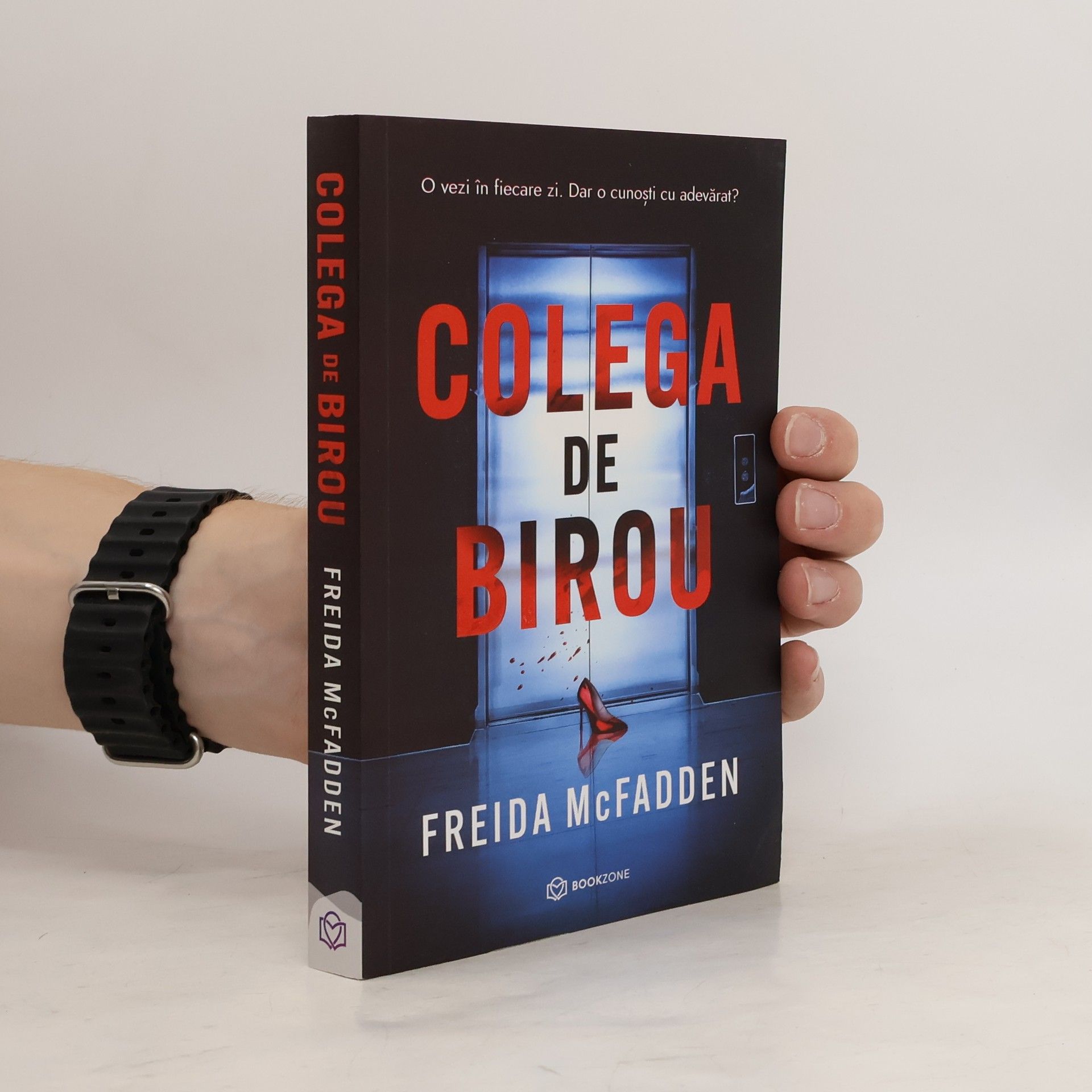 Freida McFadden Colega de birou