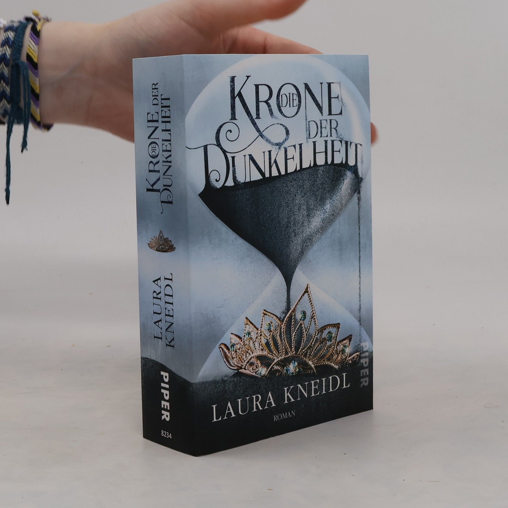 Laura Kneidl Die Krone der Dunkelheit