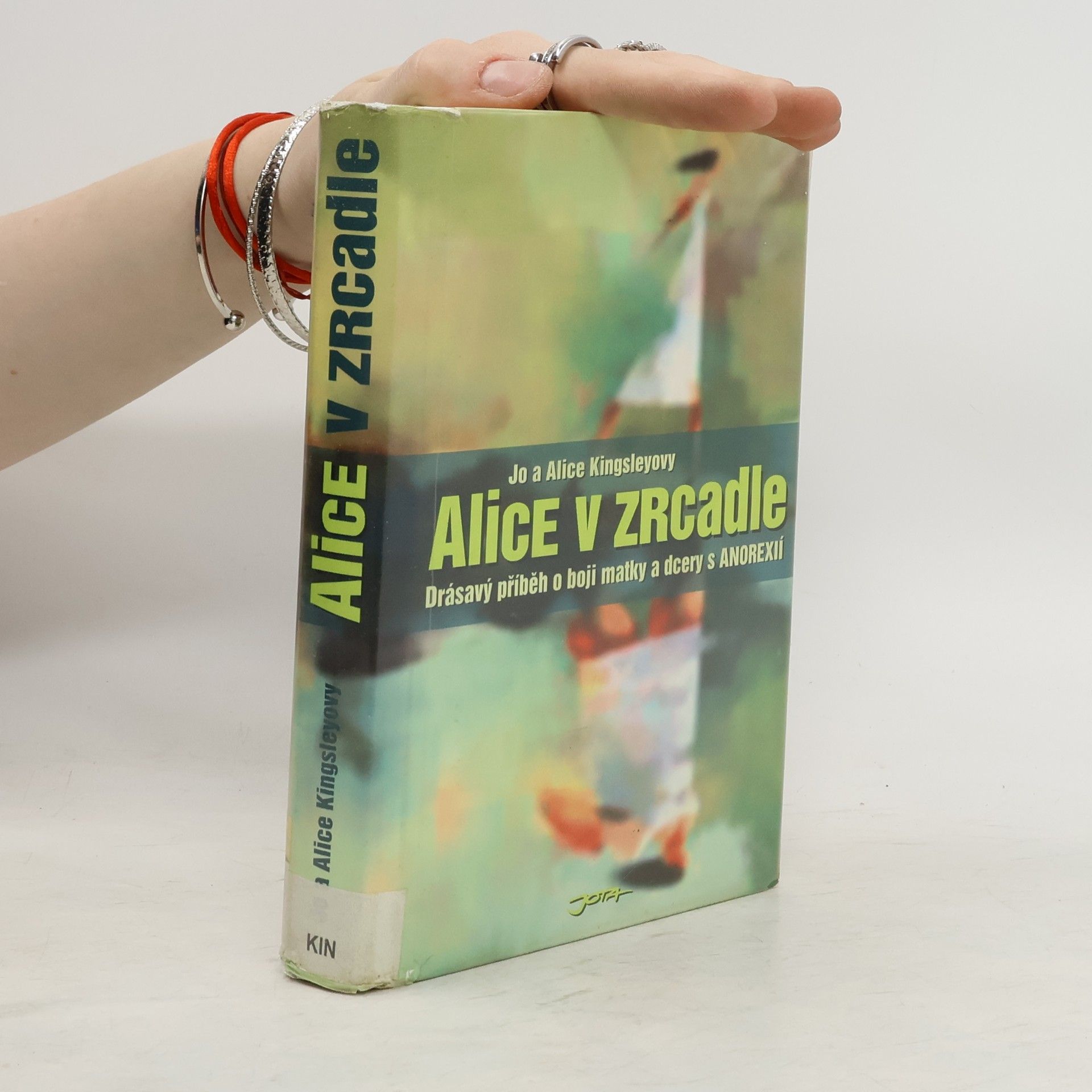 Jo Kingsley Alice v zrcadle