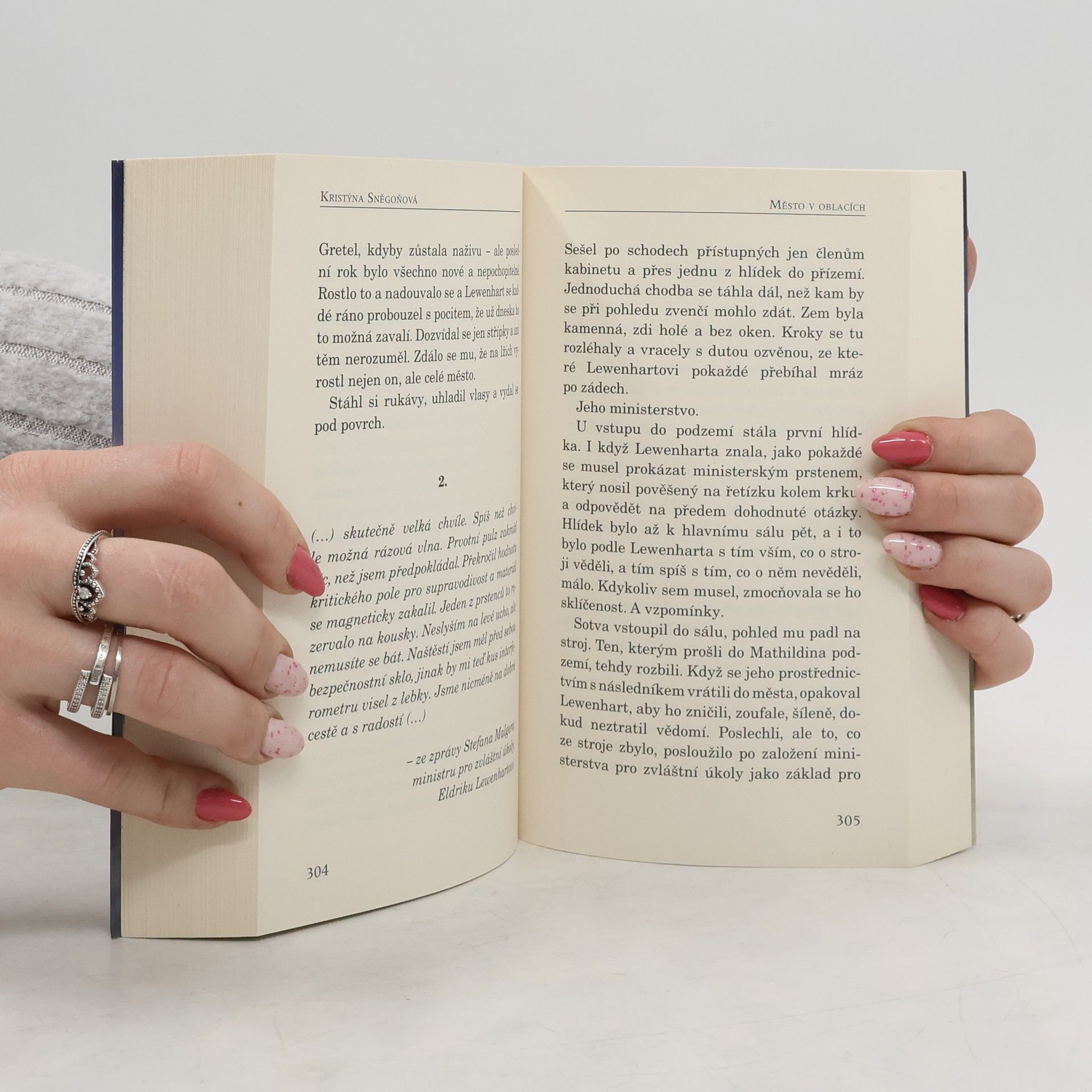 Kristýna Sněgoňová Město v oblacích