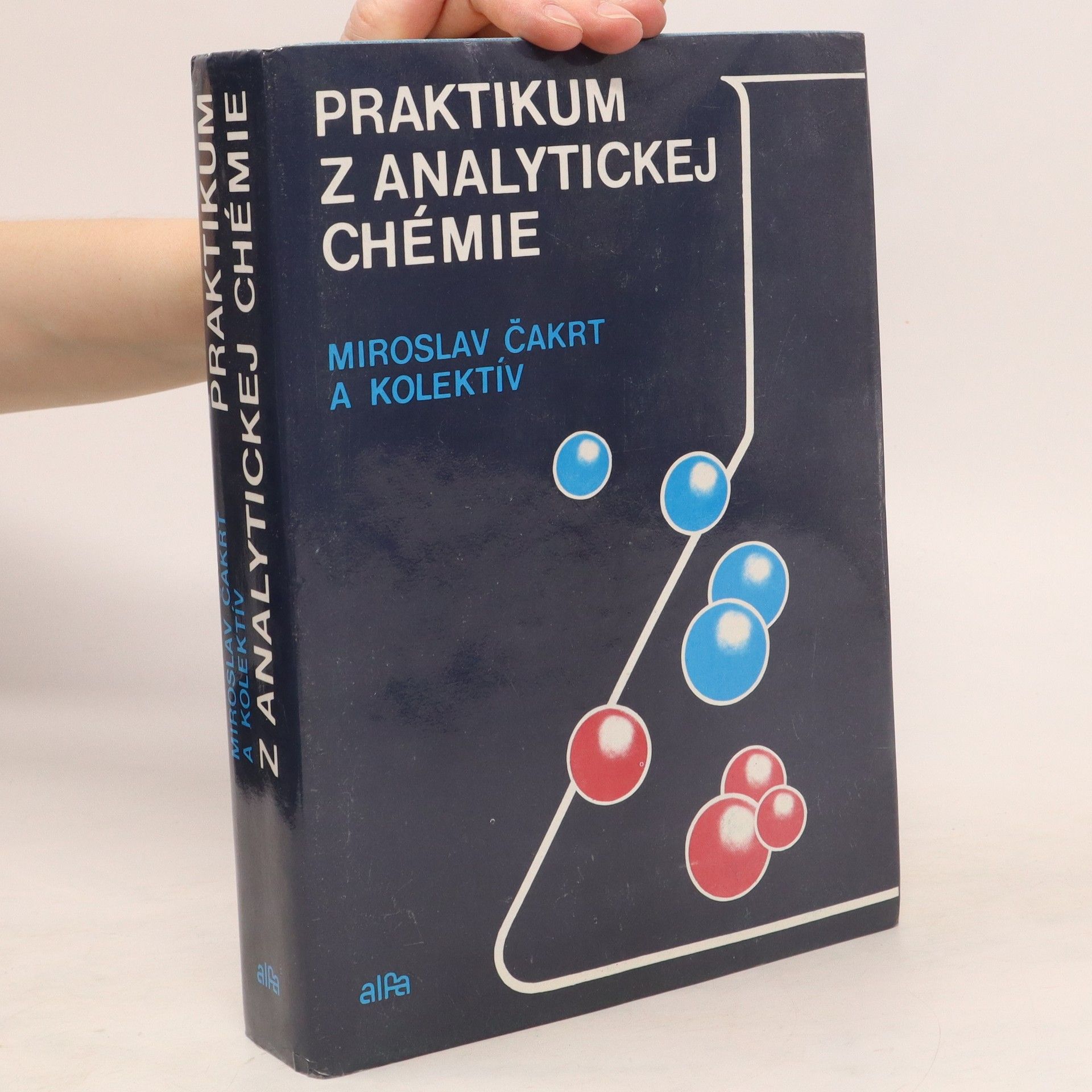 kolektiv Praktikum z analytickej chémie