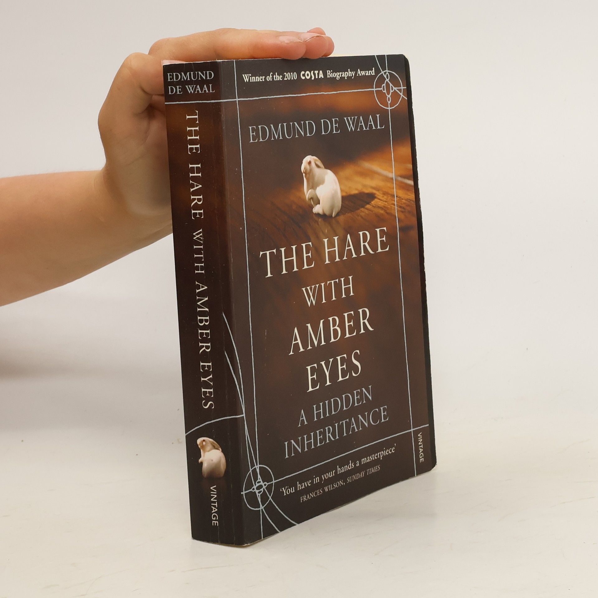 Edmund de Waal The hare with amber eyes. A hidden inheritance