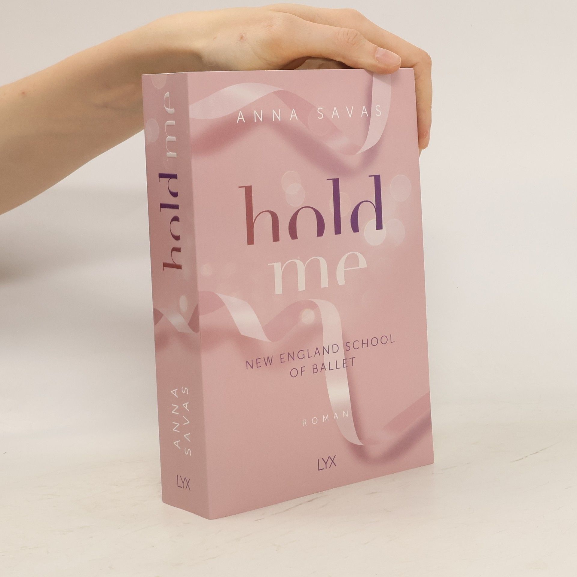 Anna Savas Hold me