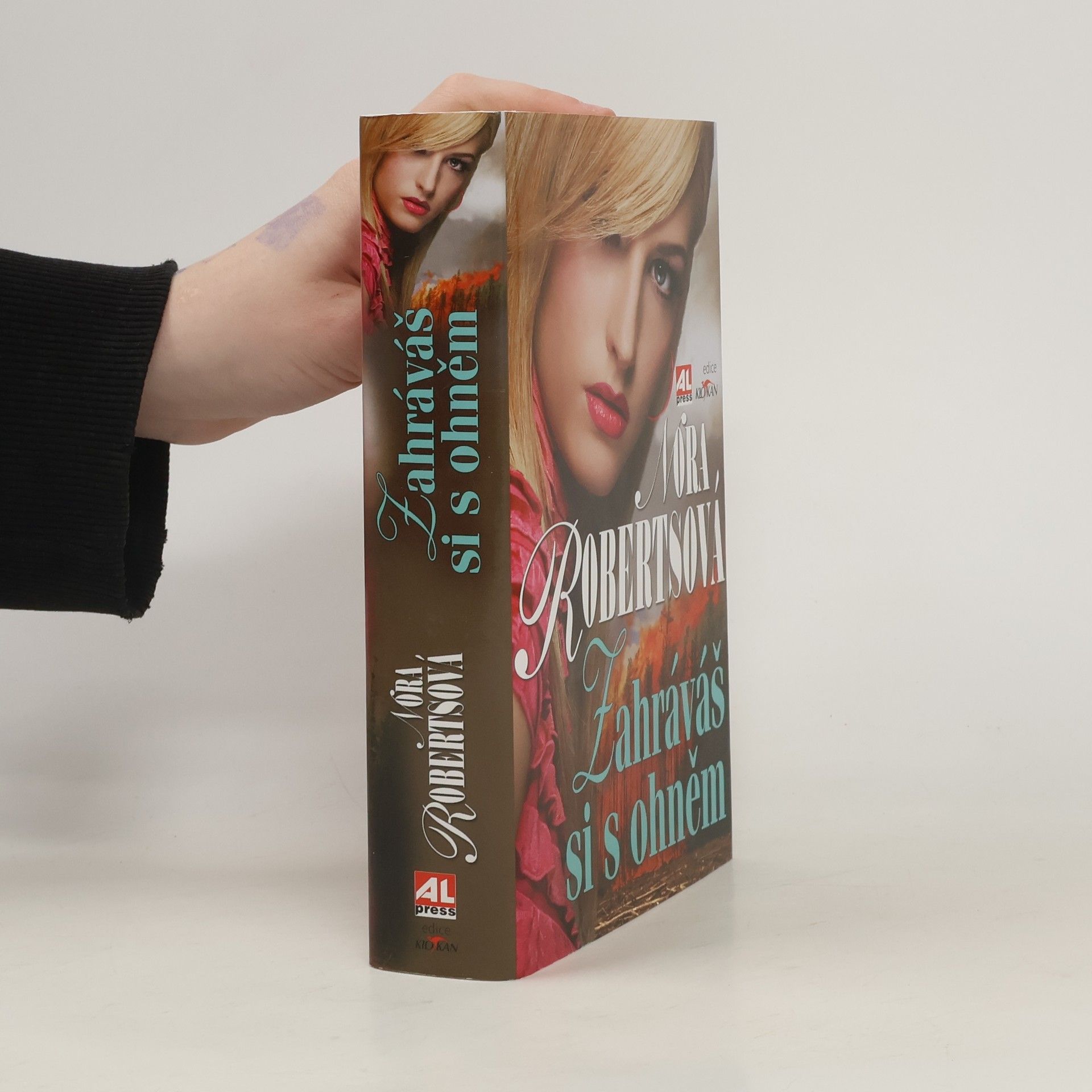 Nora Roberts Zahráváš si s ohněm