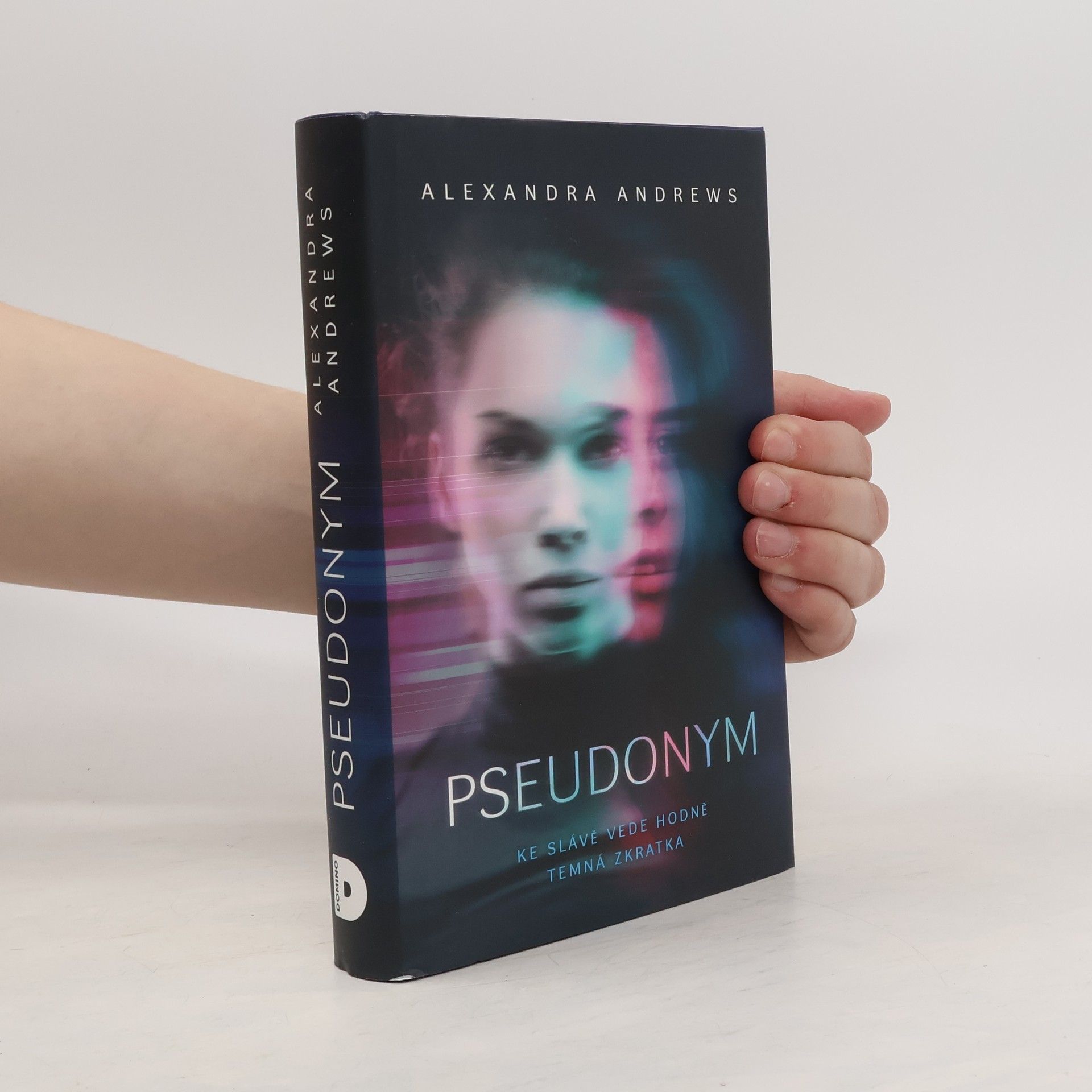 Alexandra Andrews Pseudonym