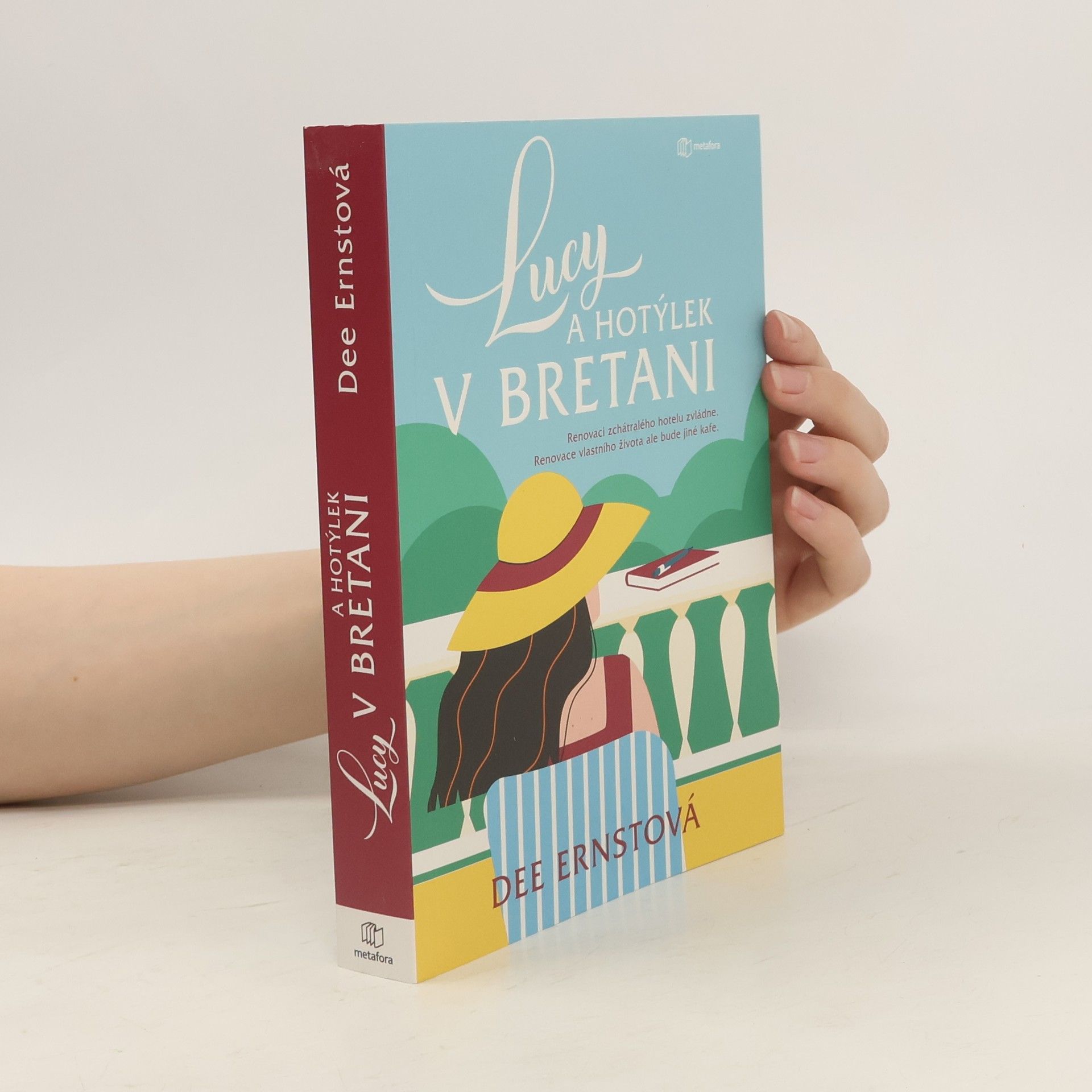 Dee Ernst Lucy a hotýlek v Bretani
