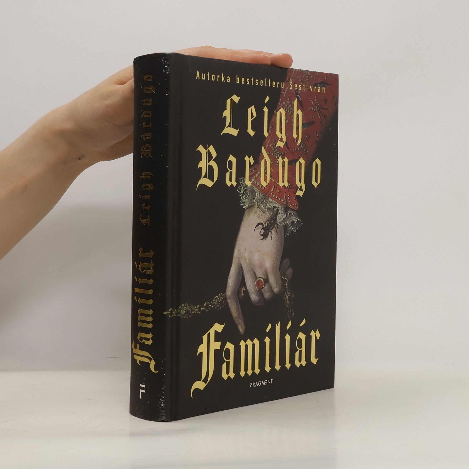 Leigh Bardugo Familiár