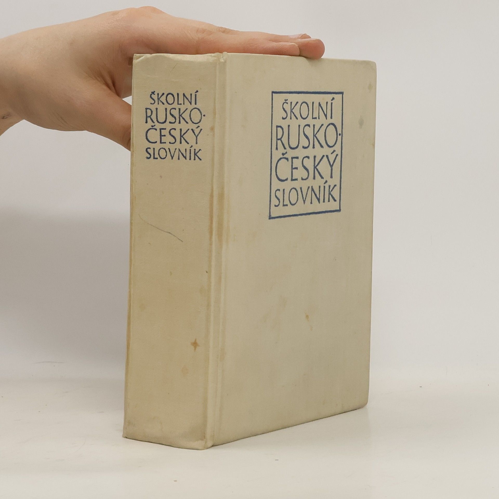 Autorenkollektiv  Školní česko - ruský slovník