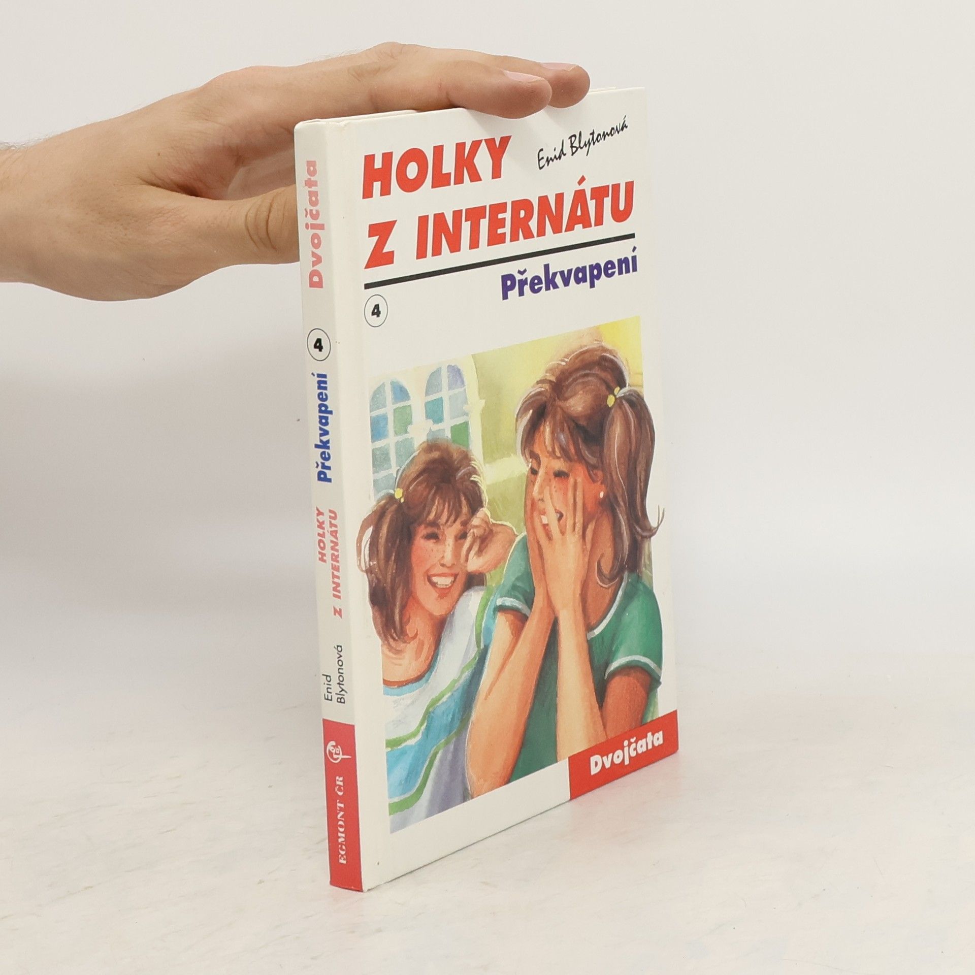 Enid Blyton Holky z internátu 4. Překvapení