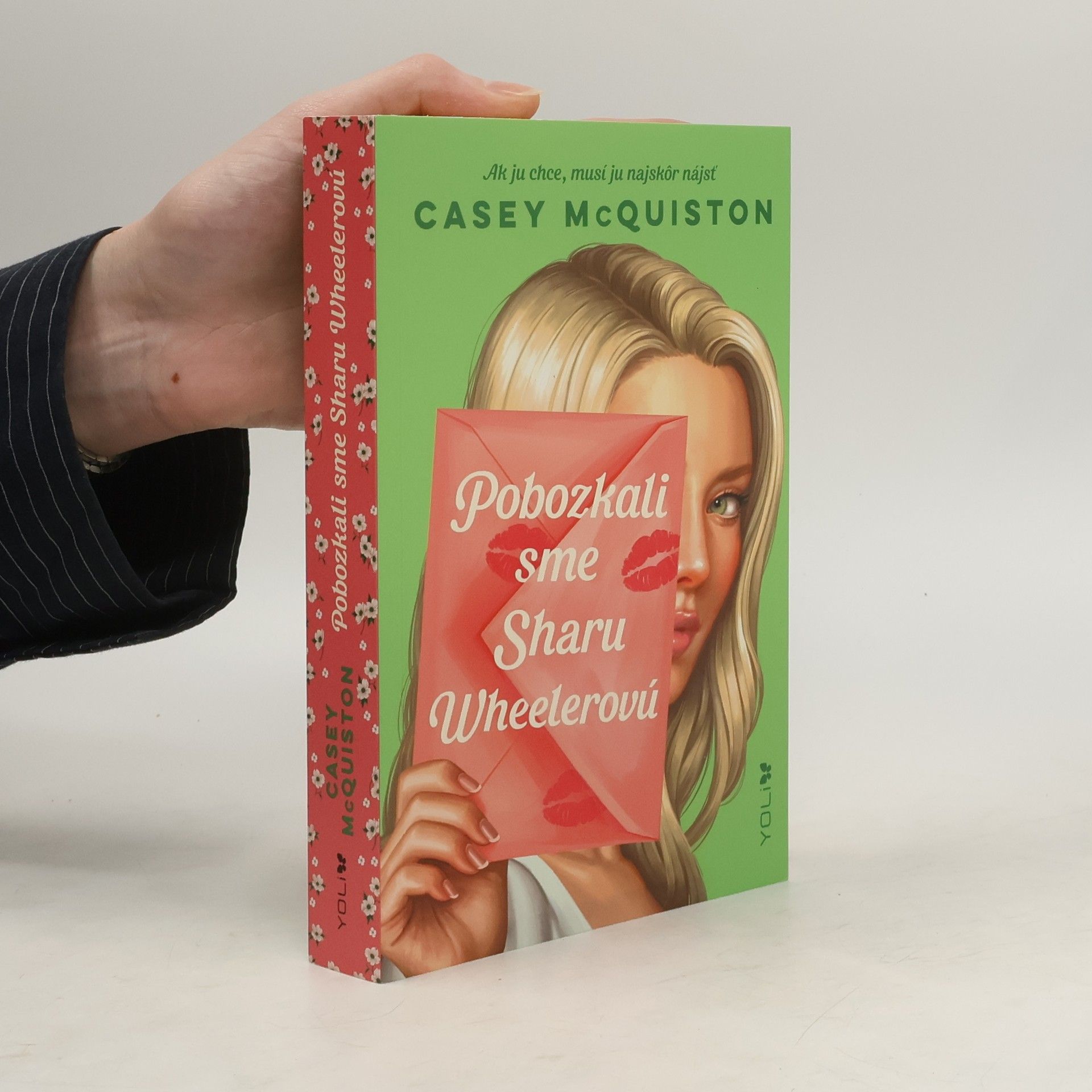 Casey McQuiston Pobozkali sme Sharu Wheelerovú