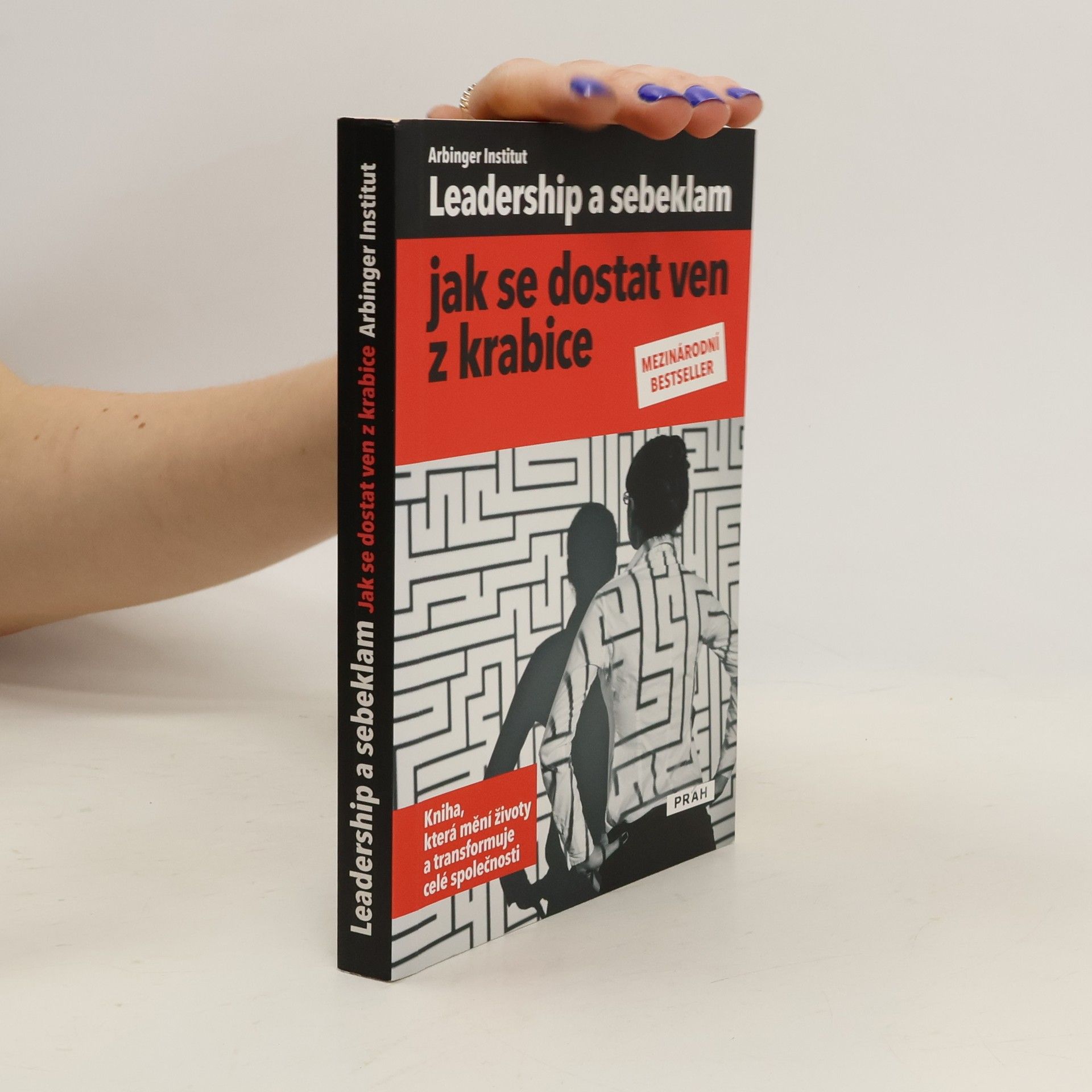 kolektiv Leadership a sebeklam. Jak se dostat ven z krabice