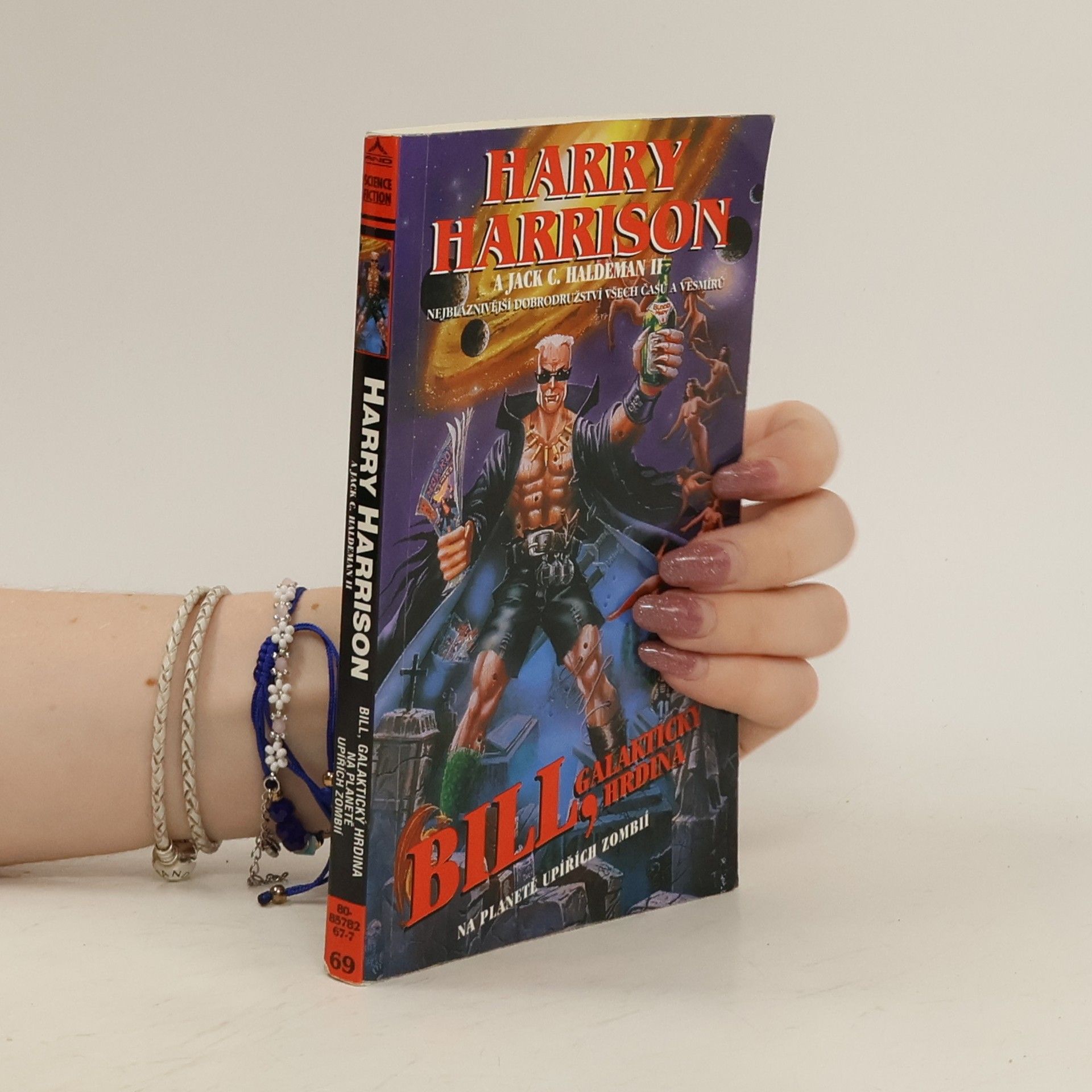 Harry Harrison Bill, galaktický hrdina. Na planetě upířích zombií